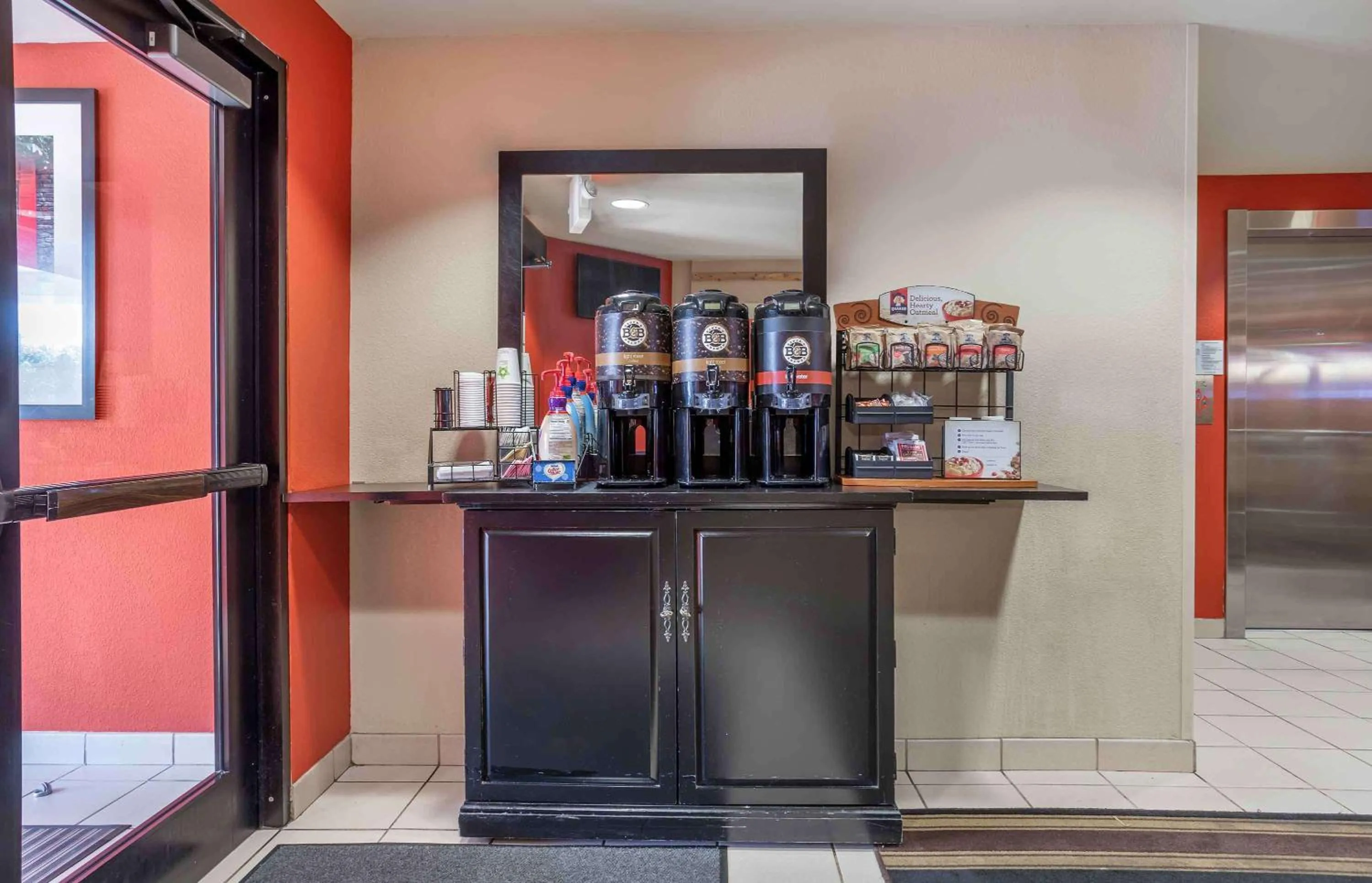 Breakfast in Extended Stay America Suites - Somerset - Franklin