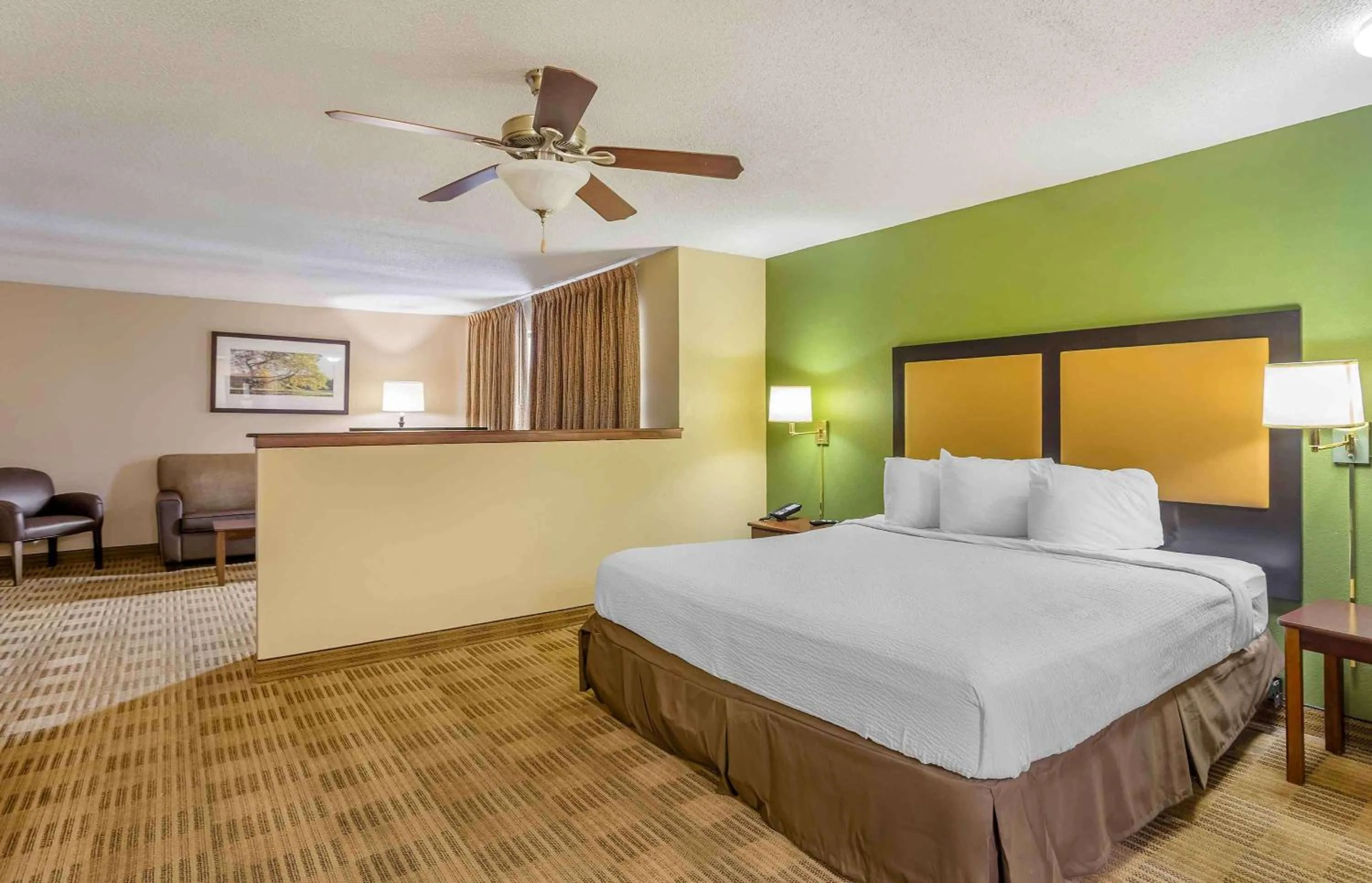 Bedroom, Bed in Extended Stay America Select Suites - Philadelphia - Malvern - Great Valley