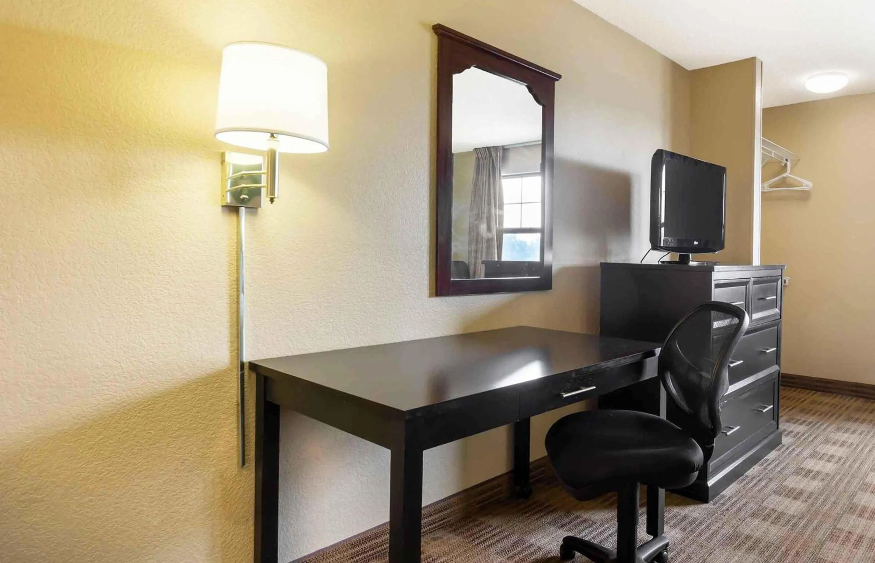 Bedroom in Extended Stay America Suites - Atlanta - Kennesaw Town Center