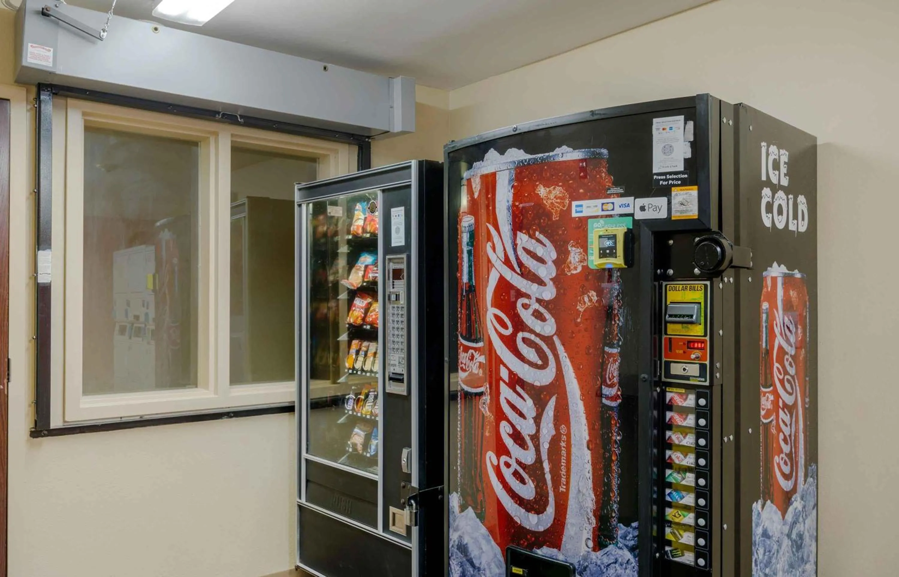 Property building in Extended Stay America Suites - Atlanta - Kennesaw Town Center