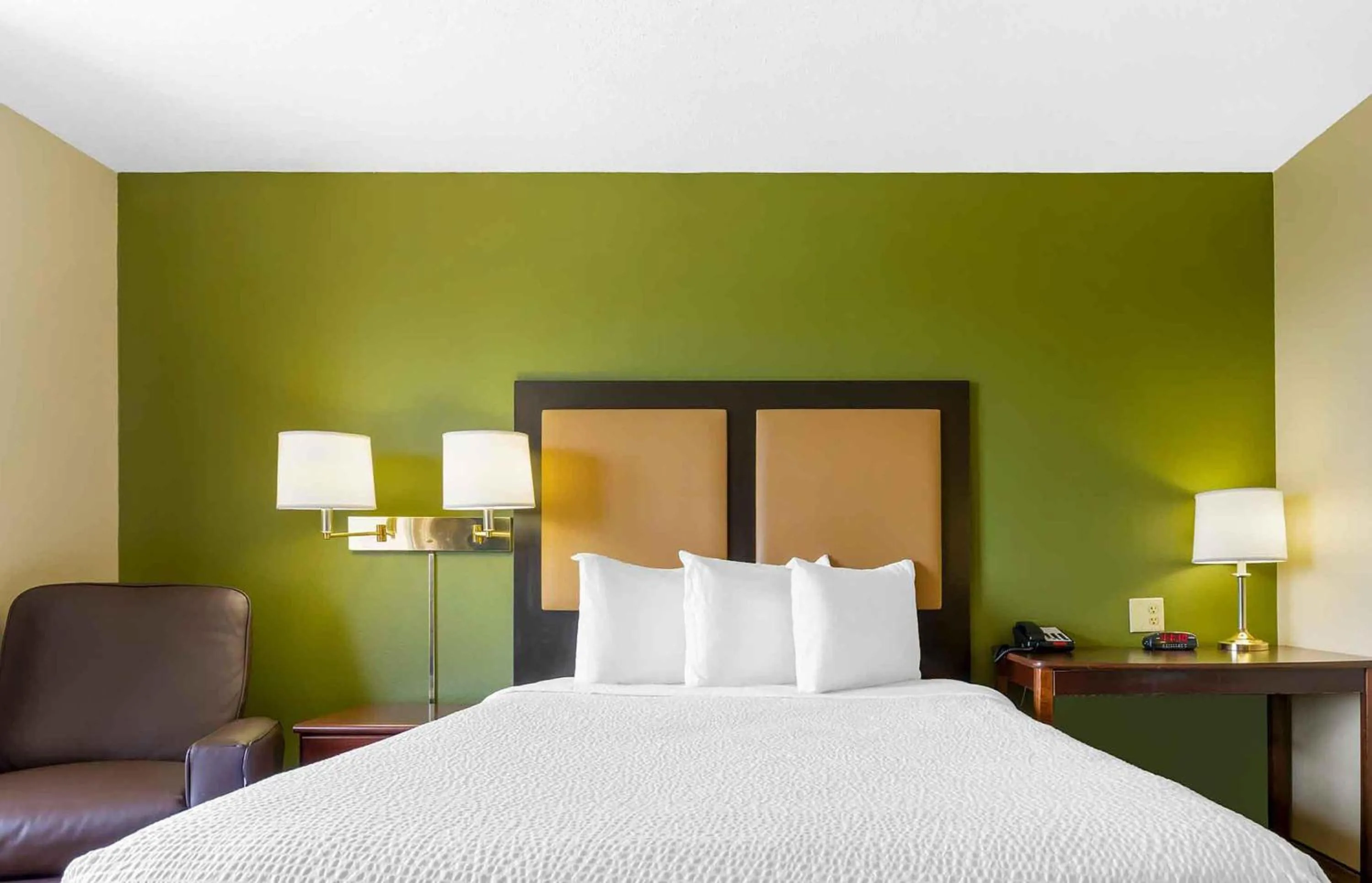 Bedroom, Bed in Extended Stay America Suites - Atlanta - Kennesaw Town Center