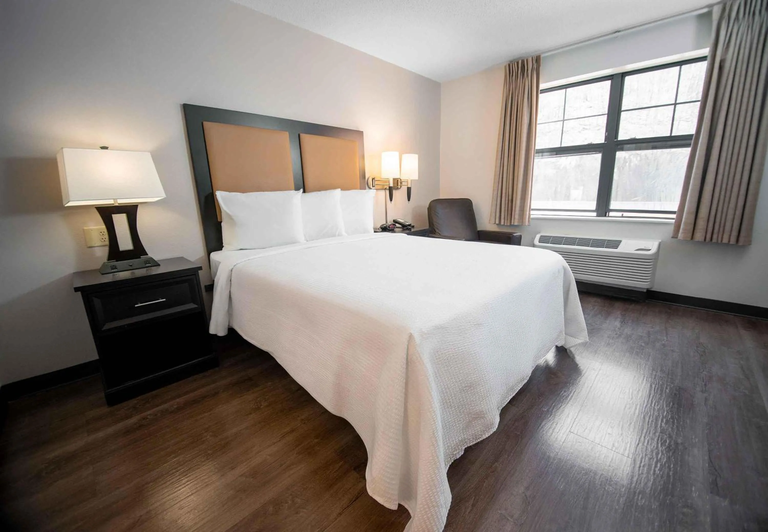 Bedroom, Bed in Extended Stay America Suites - St Petersburg - Clearwater - Executive Dr