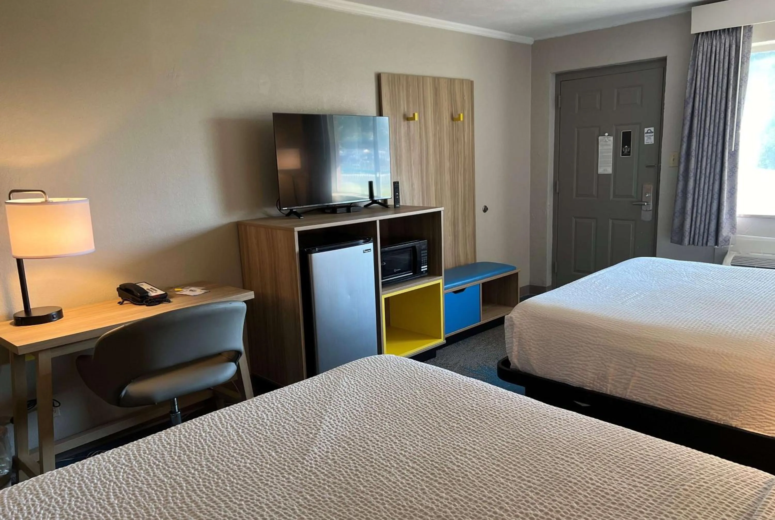 Photo of the whole room, Bed in Days Inn by Wyndham Hays