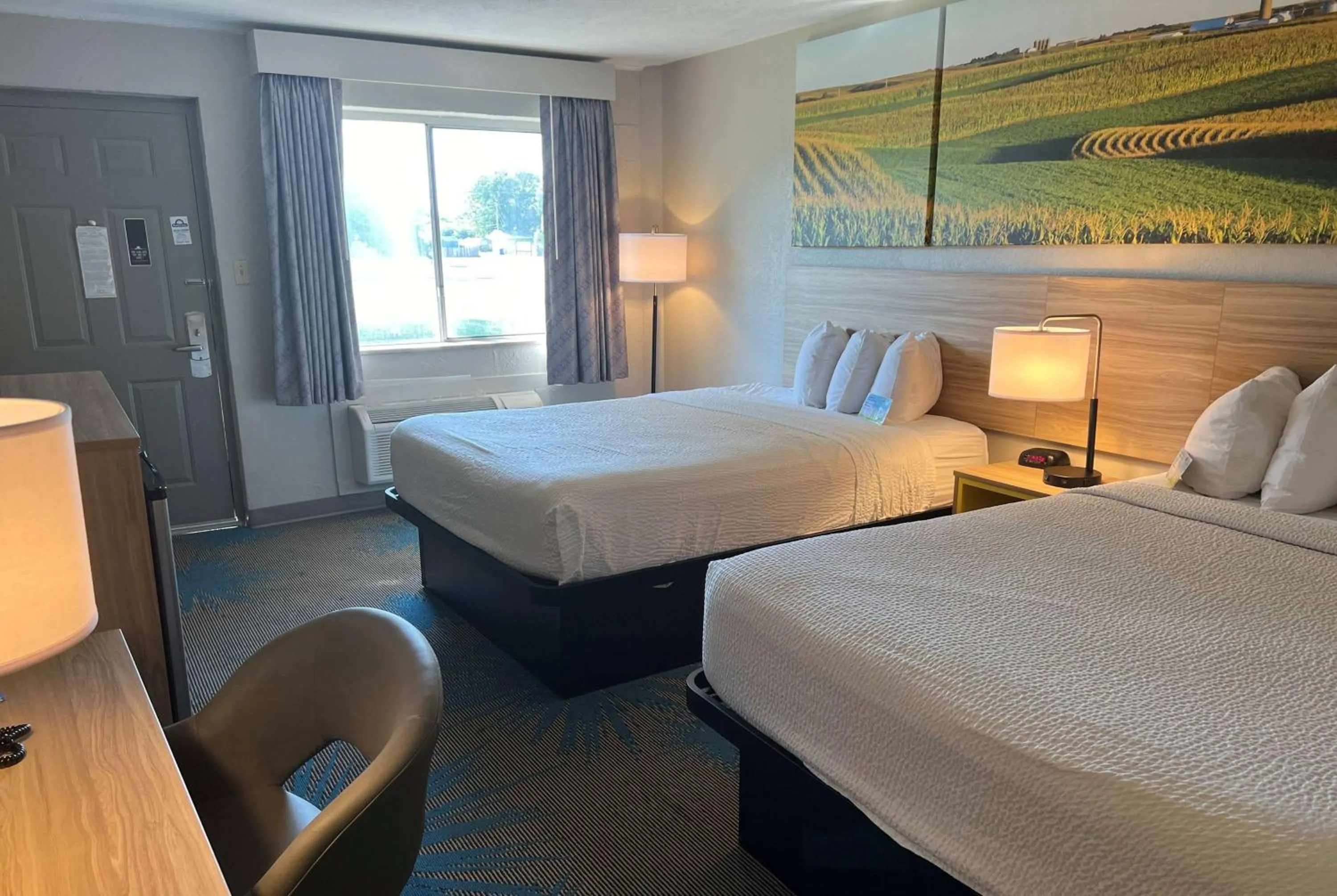 Photo of the whole room, Bed in Days Inn by Wyndham Hays