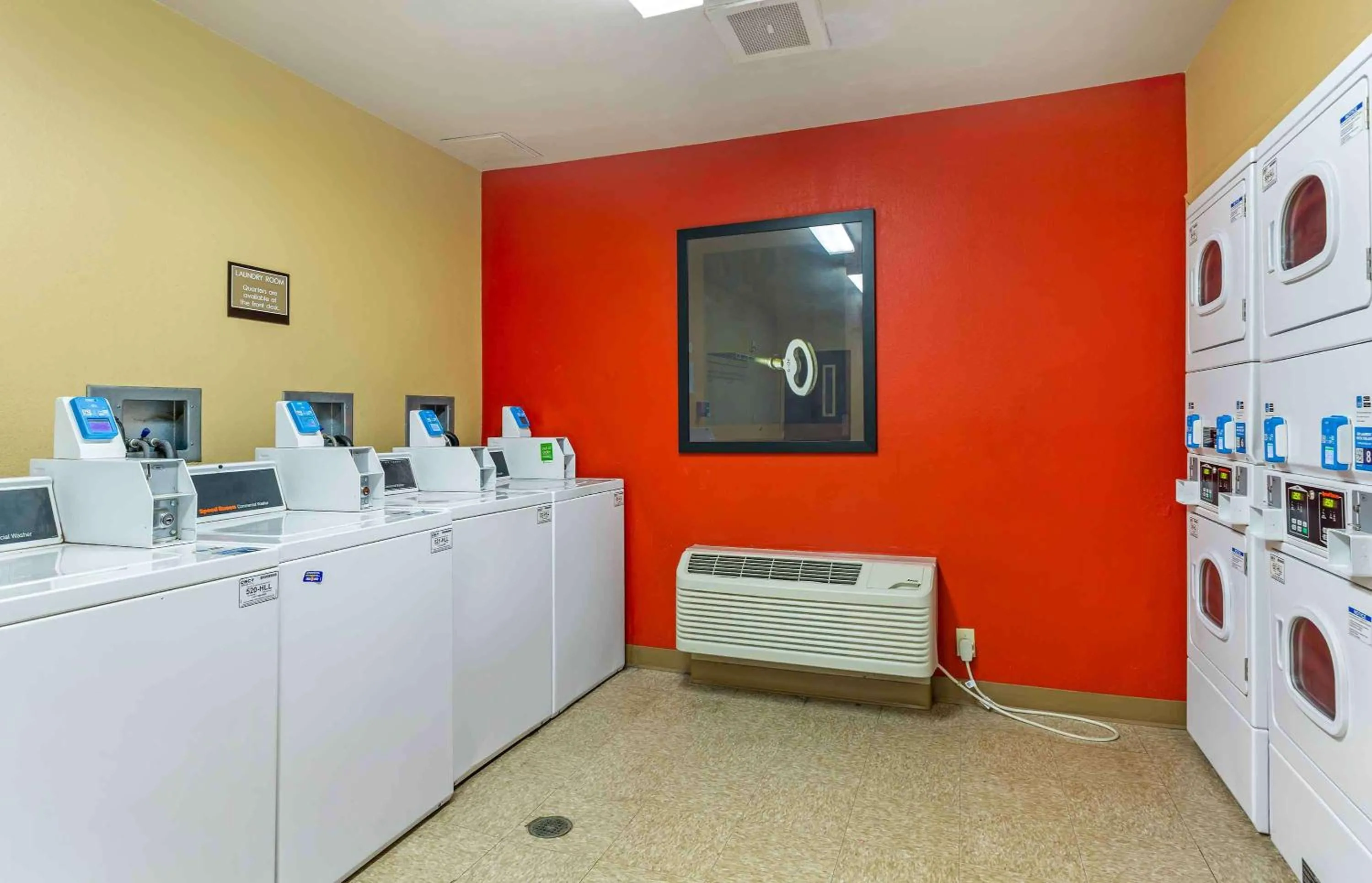 Property building in Extended Stay America Select Suites - Hartford - Manchester