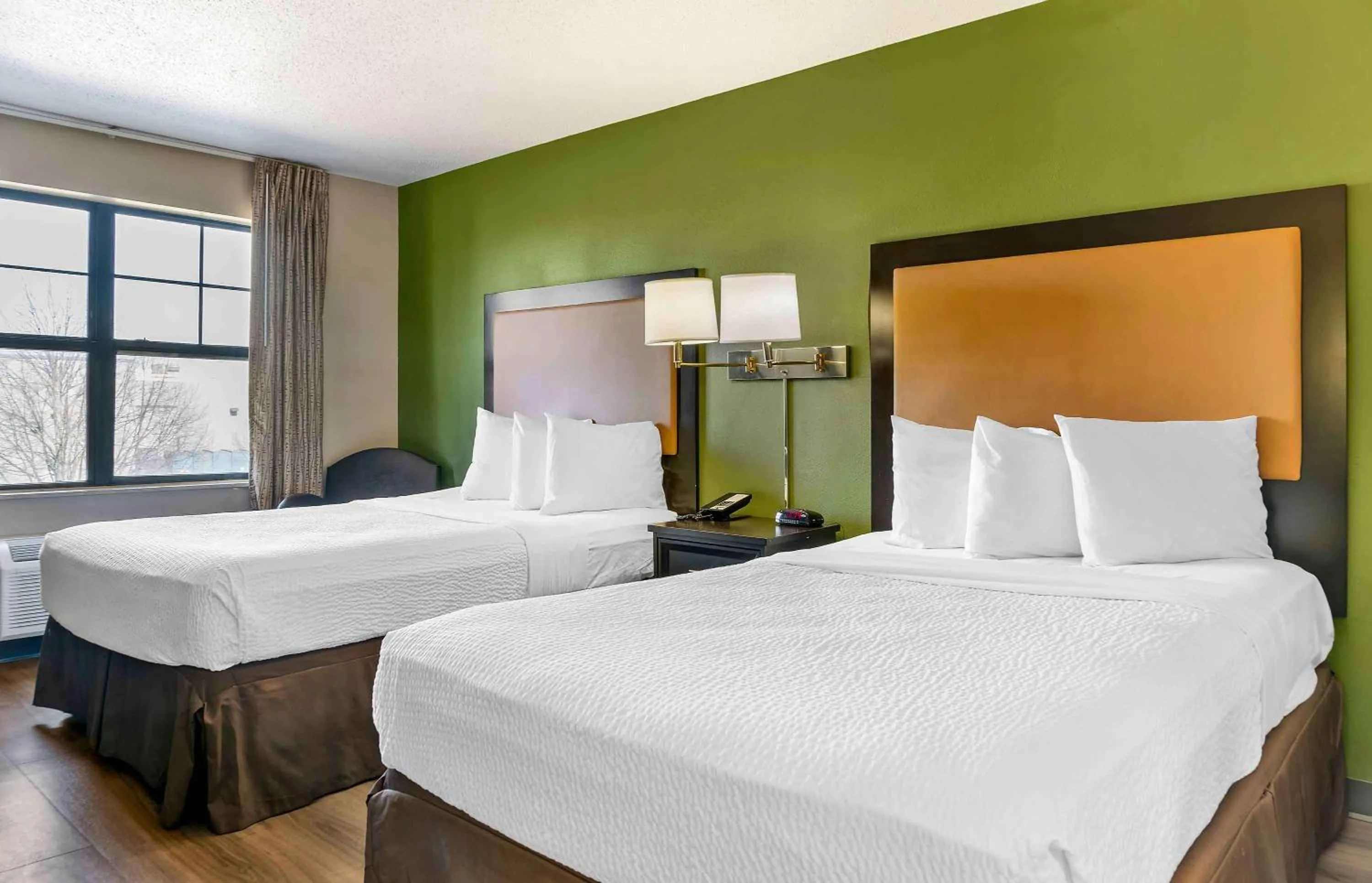 Bedroom, Bed in Extended Stay America Select Suites - Grand Rapids - Kentwood