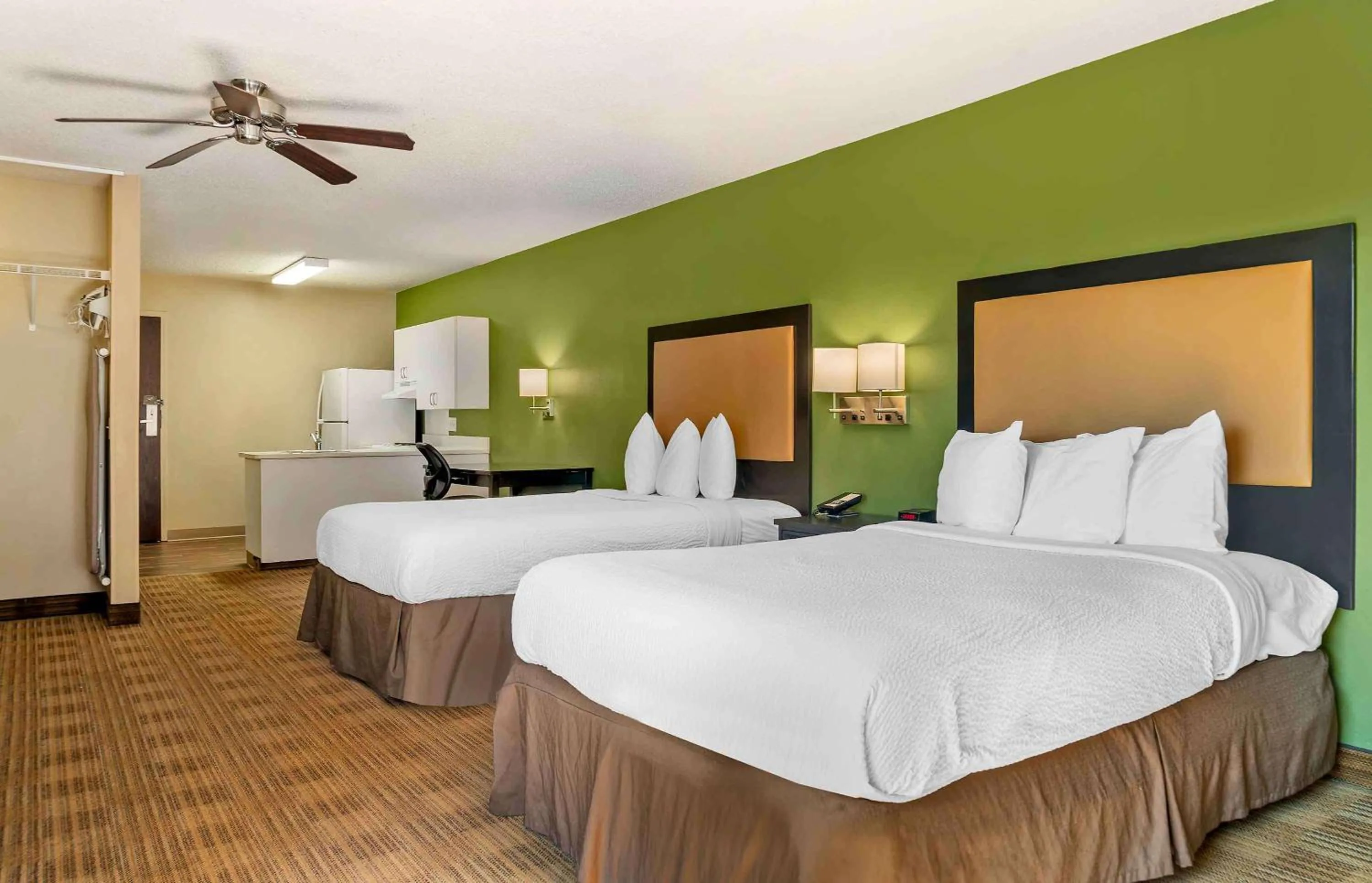 Bedroom, Bed in Extended Stay America Select Suites - Grand Rapids - Kentwood