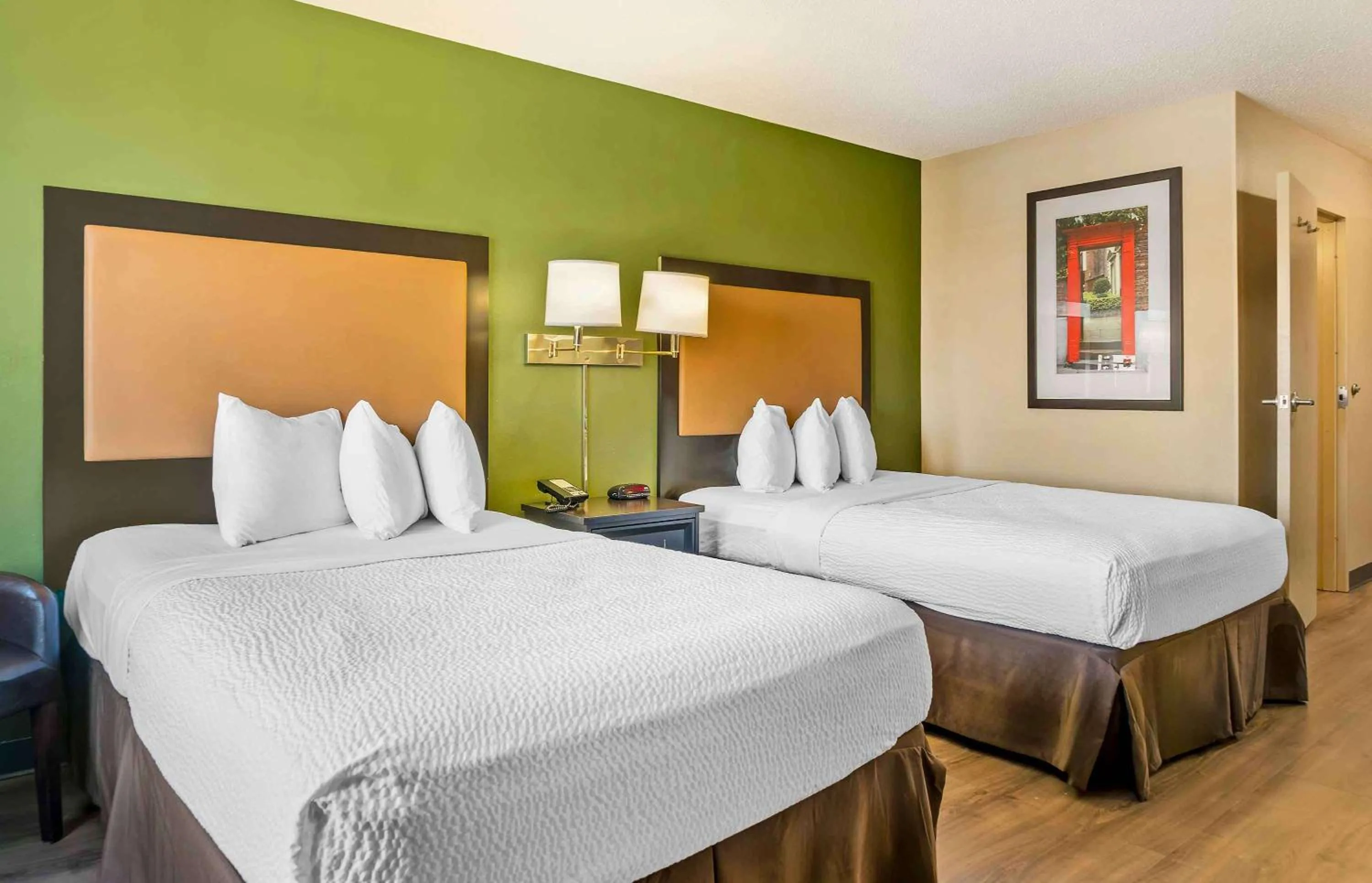 Bedroom, Bed in Extended Stay America Select Suites - Grand Rapids - Kentwood