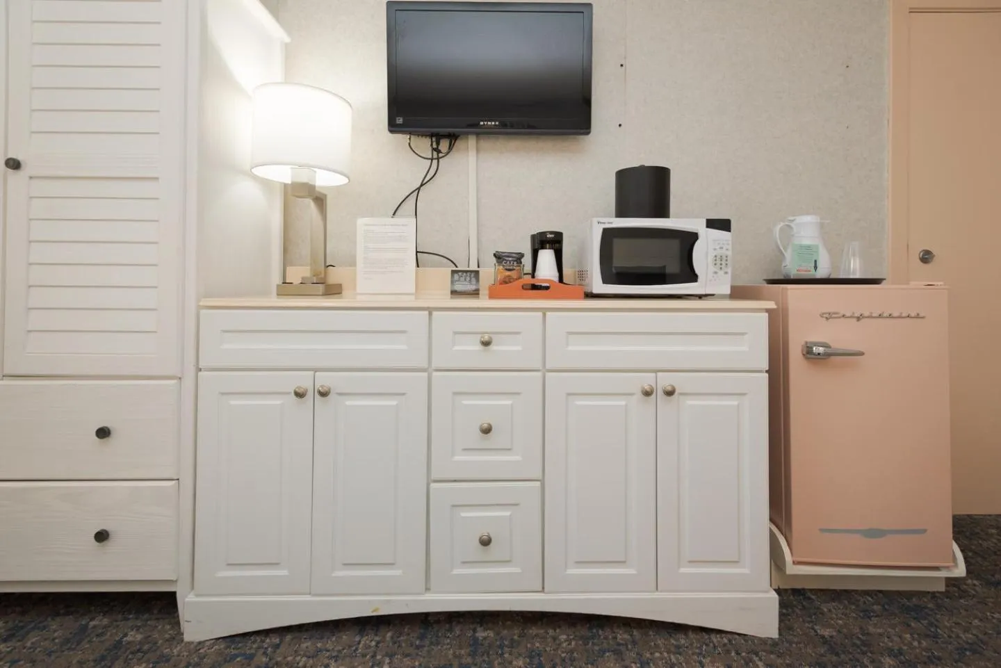 TV and multimedia in Gaido's Seaside Inn