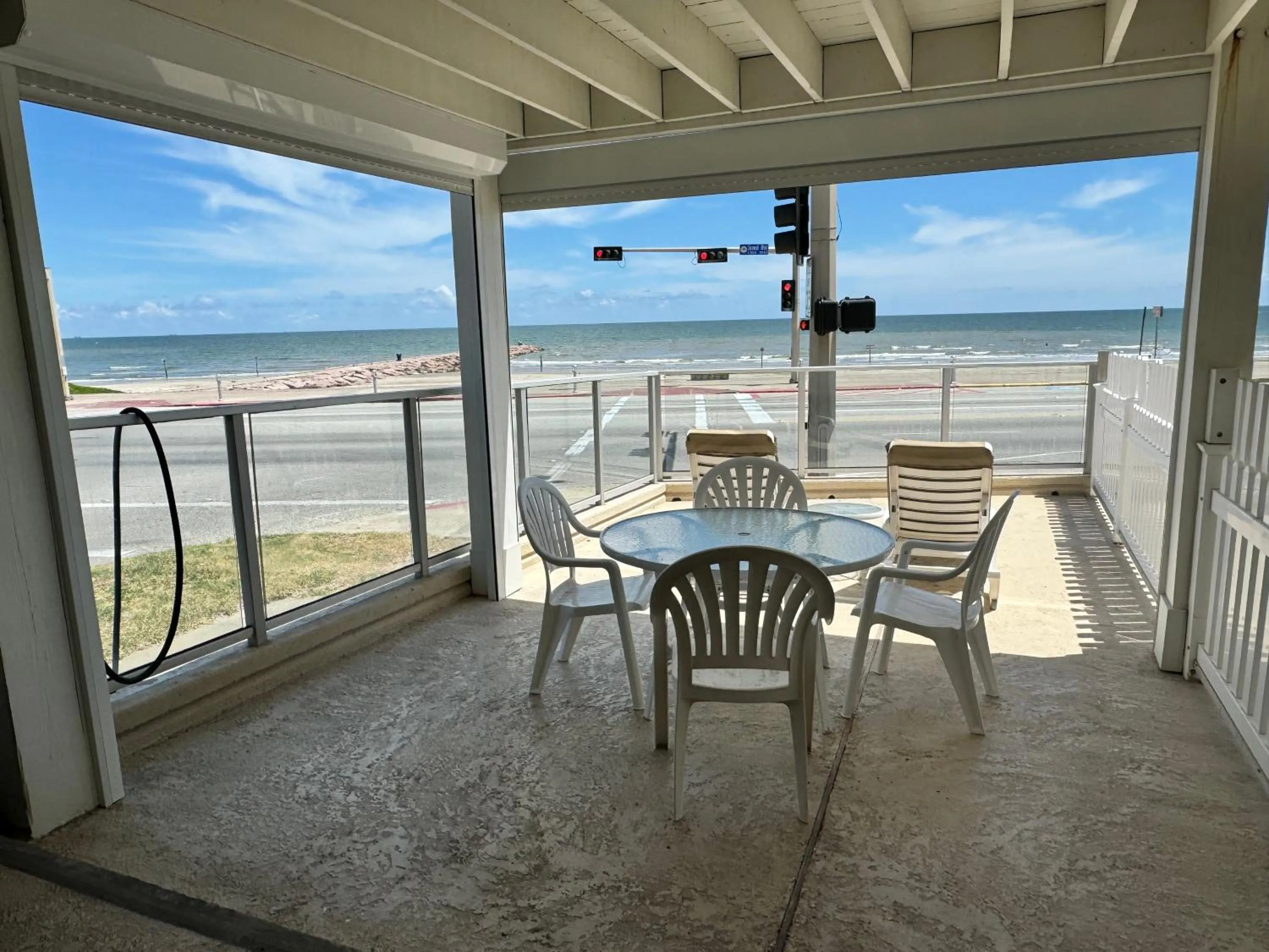 Patio in Gaido's Seaside Inn