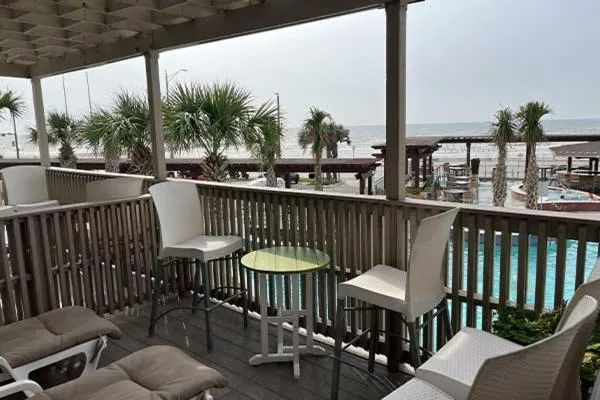Patio in Gaido's Seaside Inn