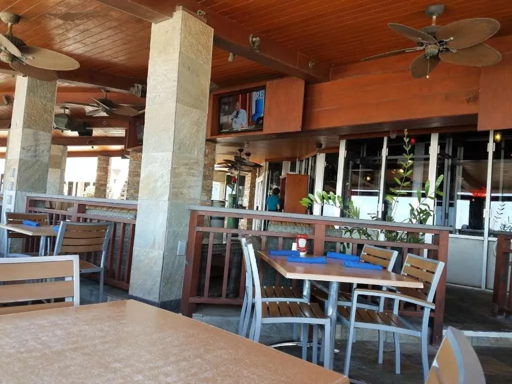 Restaurant/places to eat in Gaido's Seaside Inn