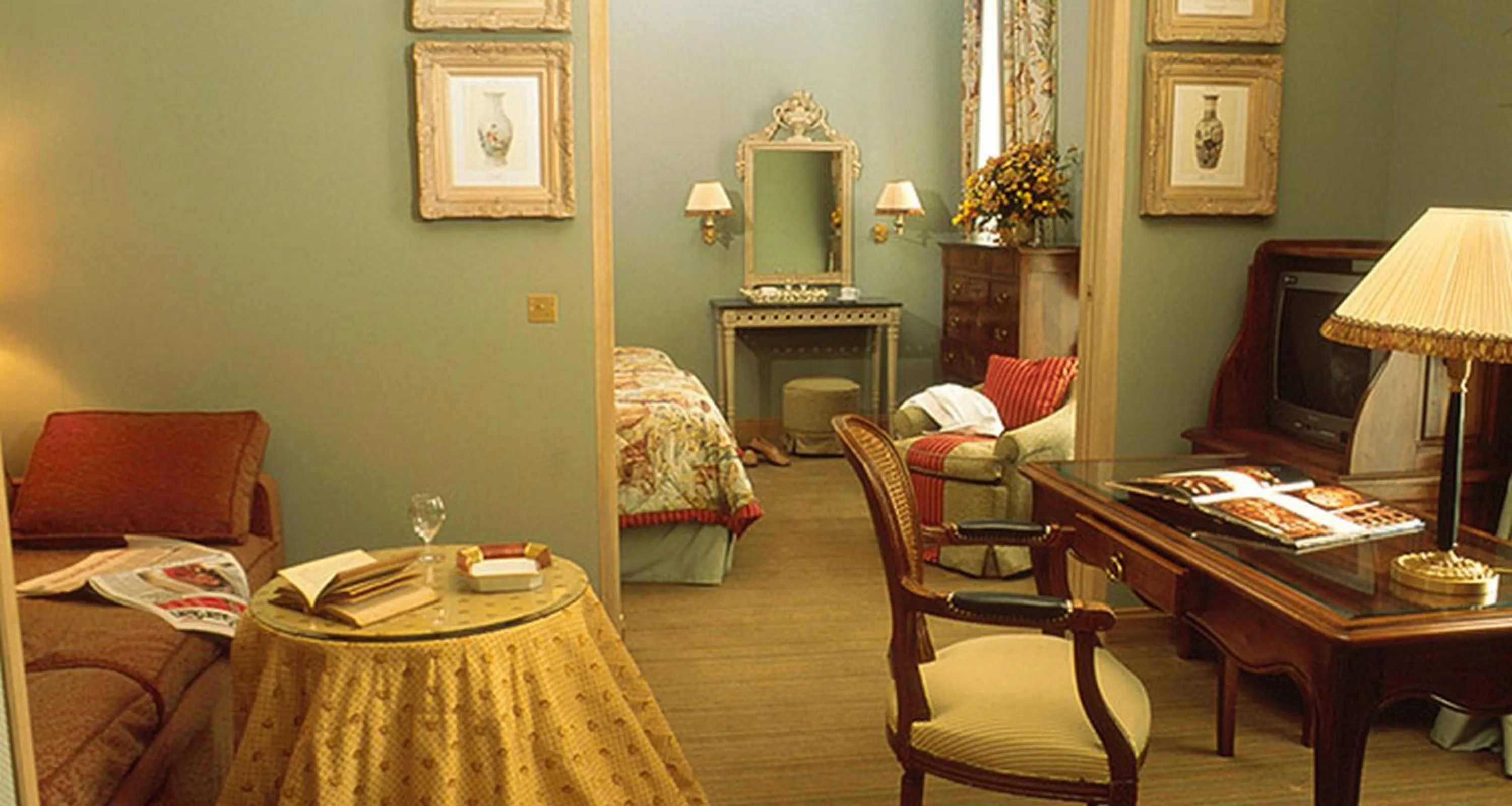 Photo of the whole room in Chambiges Elysées