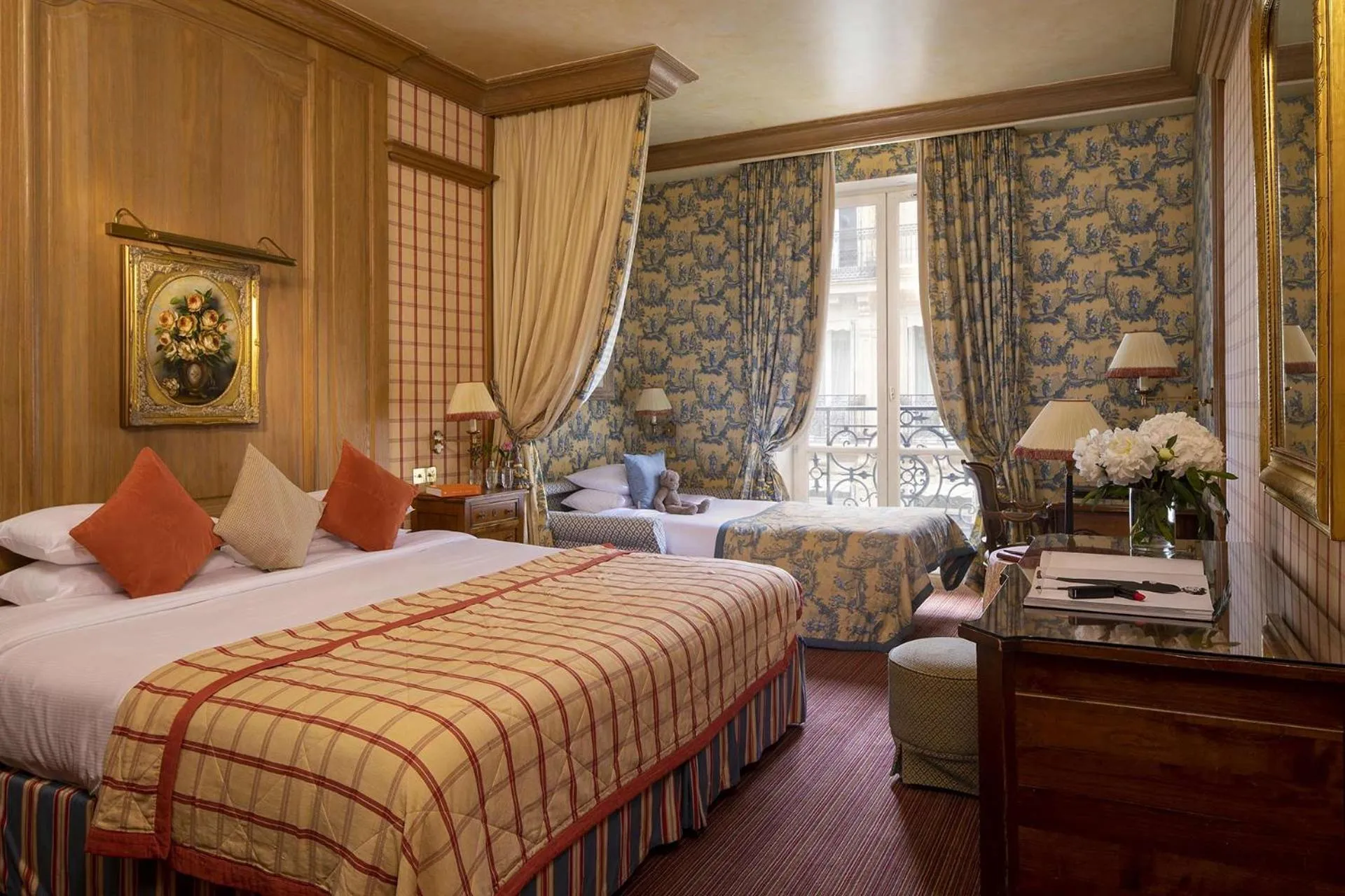 Photo of the whole room, Bed in Chambiges Elysées