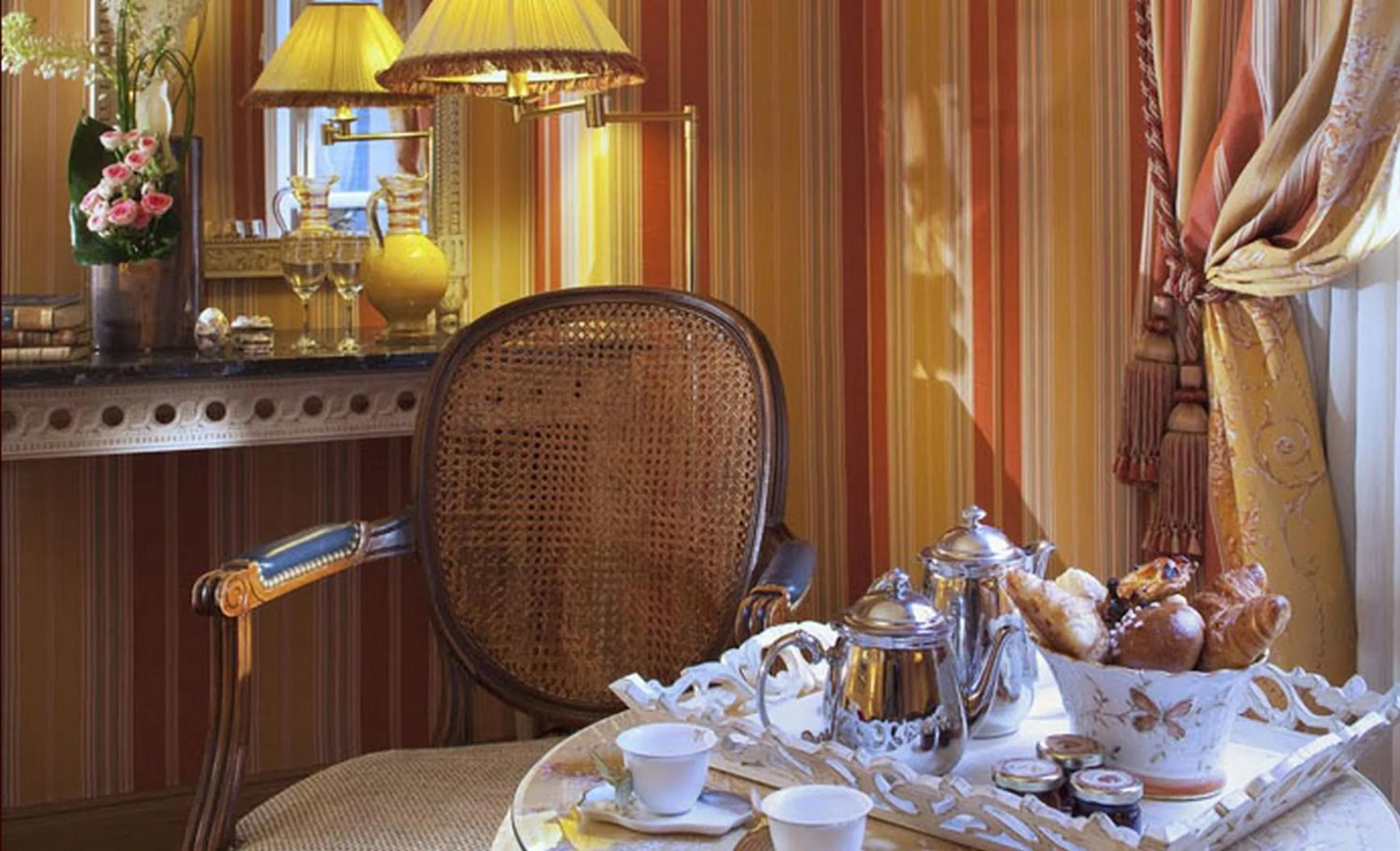 Food and drinks in Chambiges Elysées