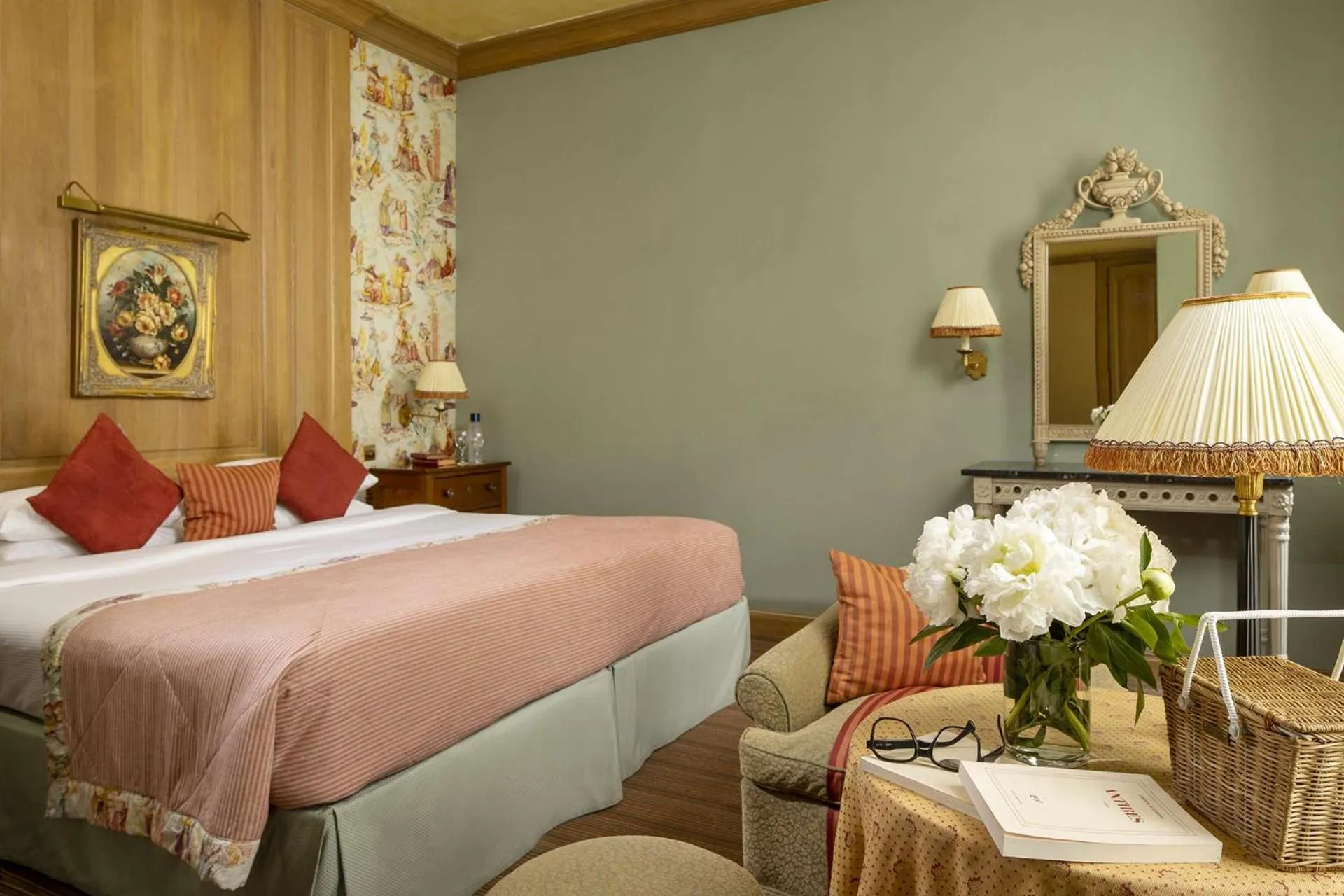 Bedroom, Bed in Chambiges Elysées