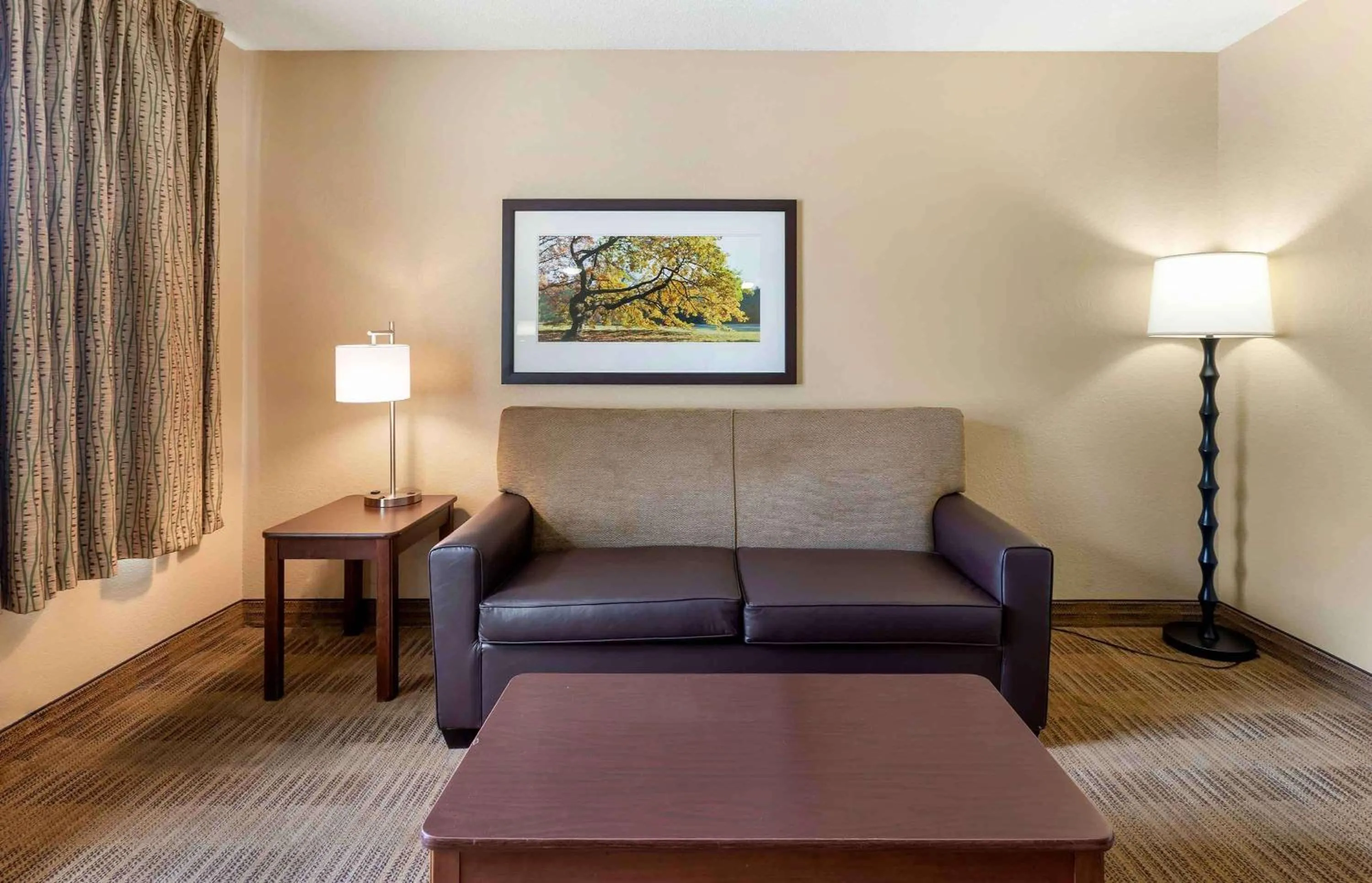 Bedroom in Extended Stay America Select Suites - Des Moines - Urbandale