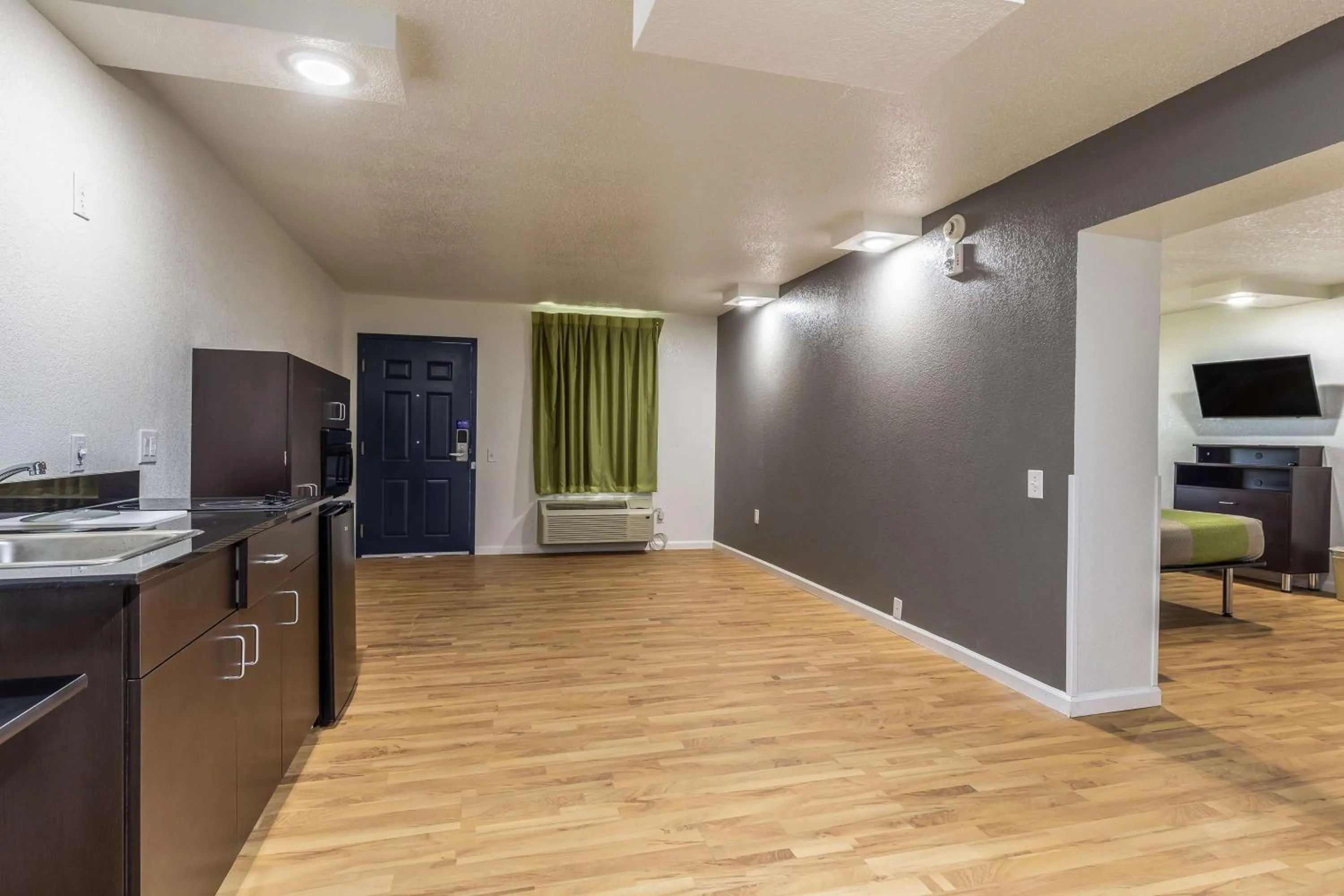 Kitchen or kitchenette in Studio 6-Temple, TX