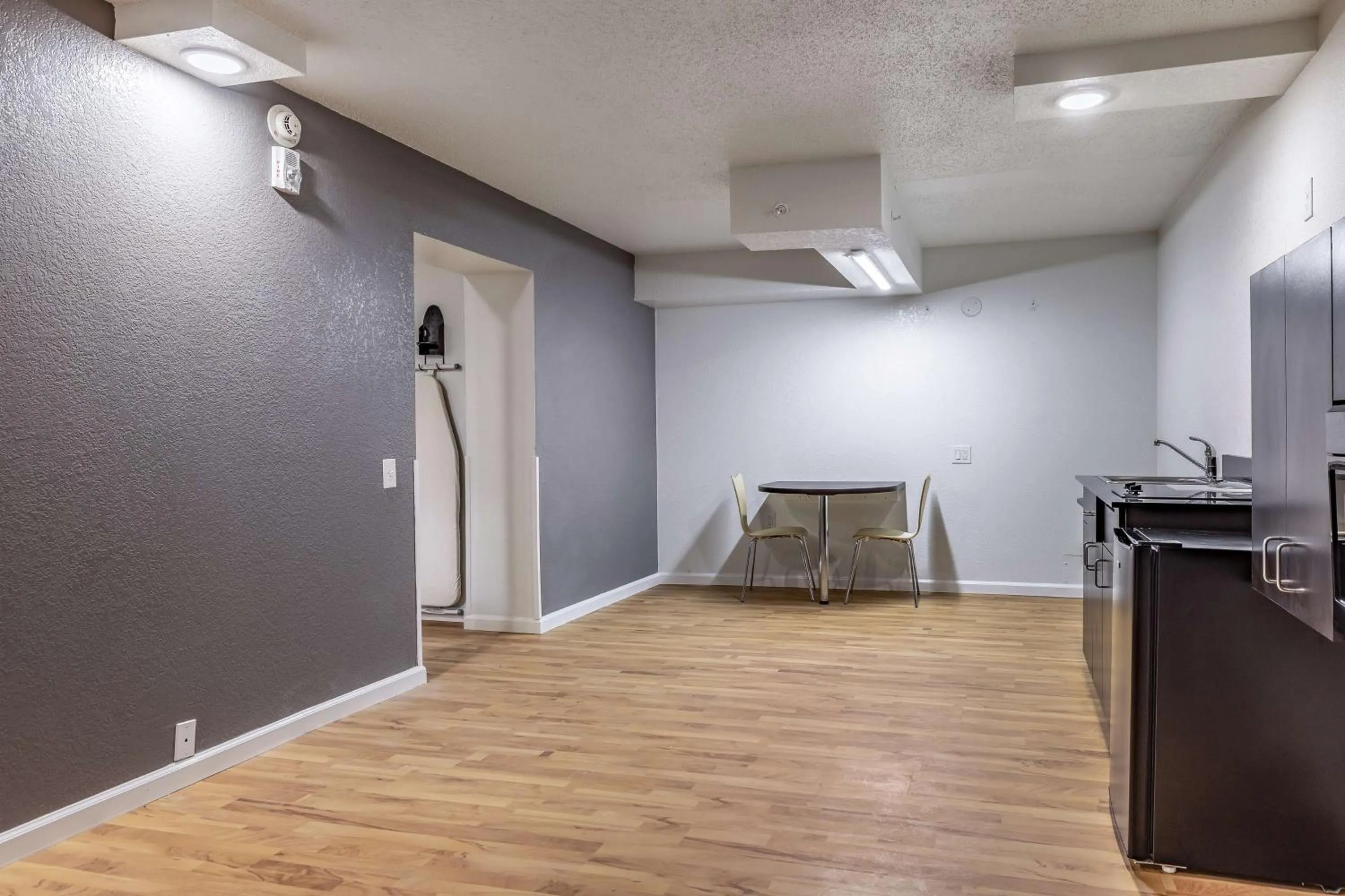 Kitchen or kitchenette in Studio 6-Temple, TX