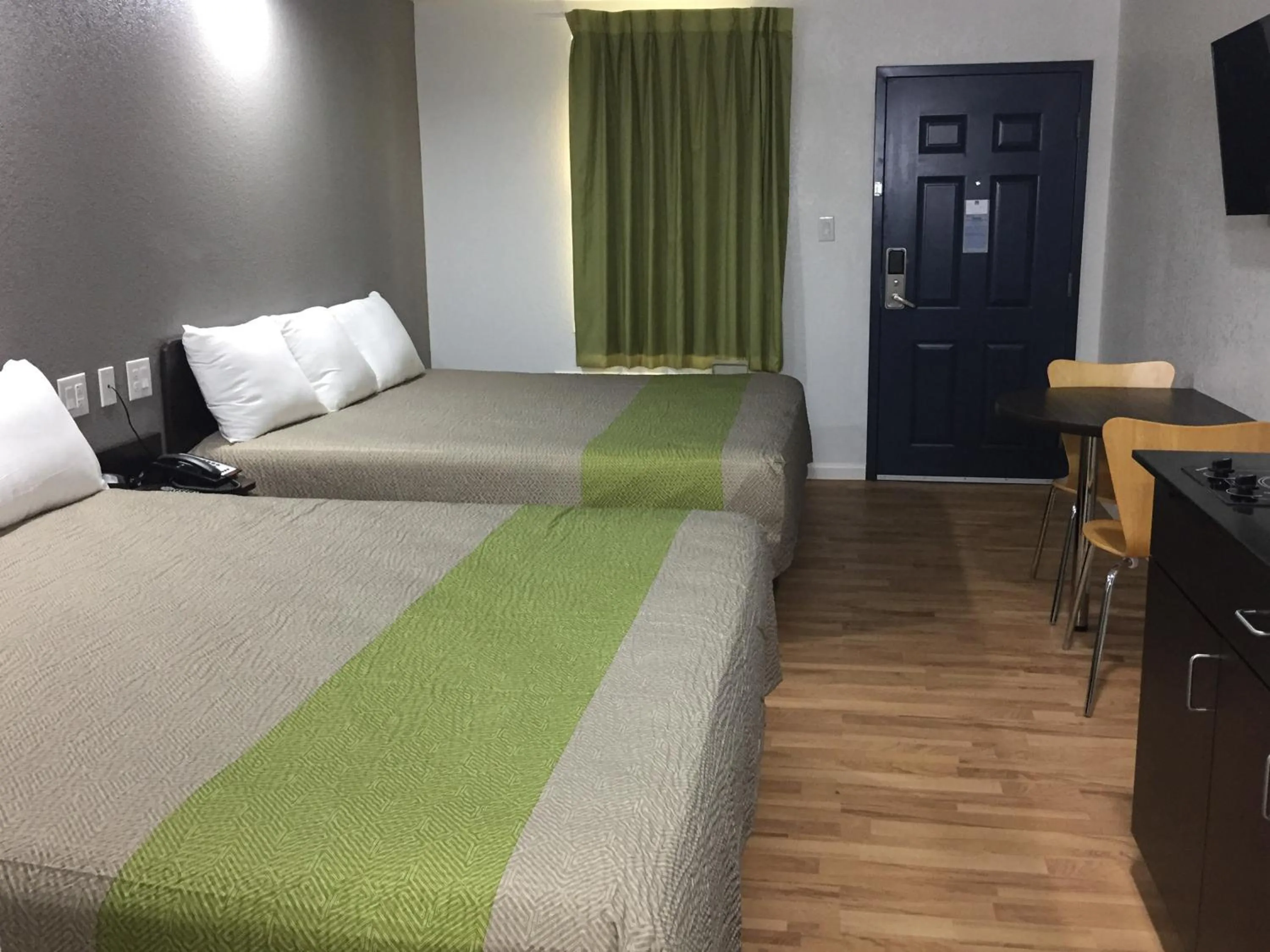 Bedroom, Bed in Studio 6-Temple, TX