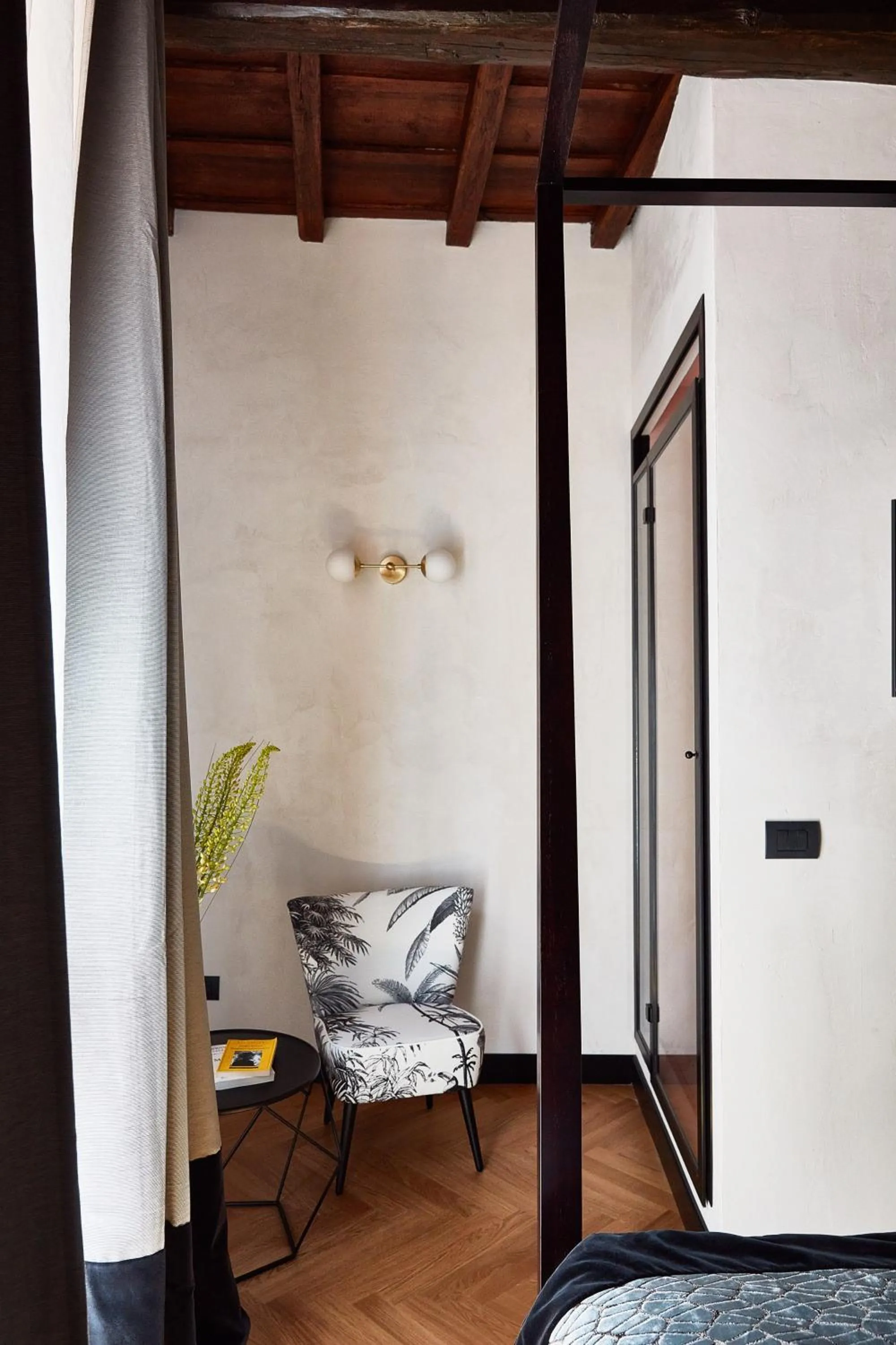 Living room, Bed in NAMAN HOTELLERIE - Margutta