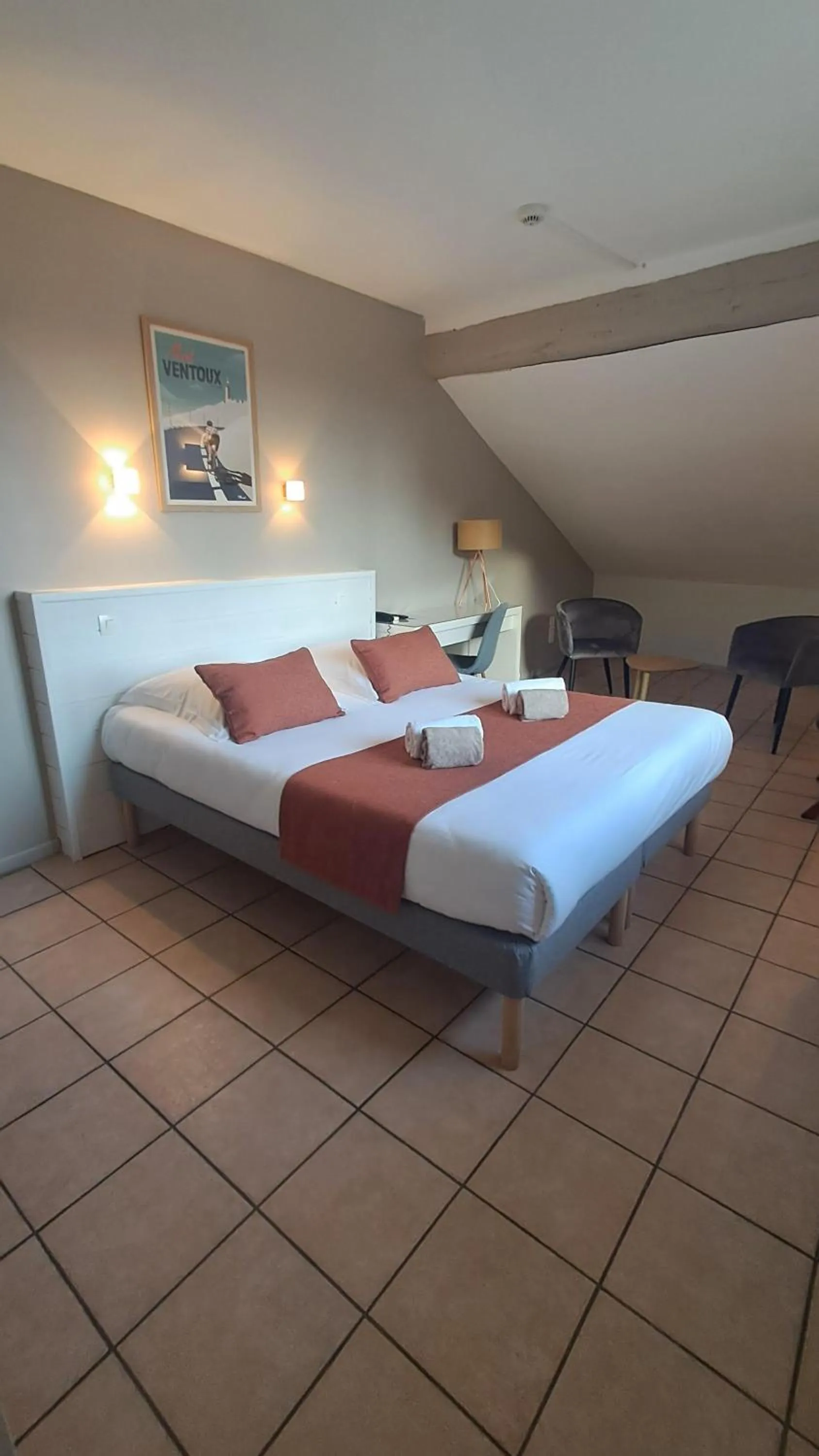 Bed in Hôtel L'Herbier d'Orange