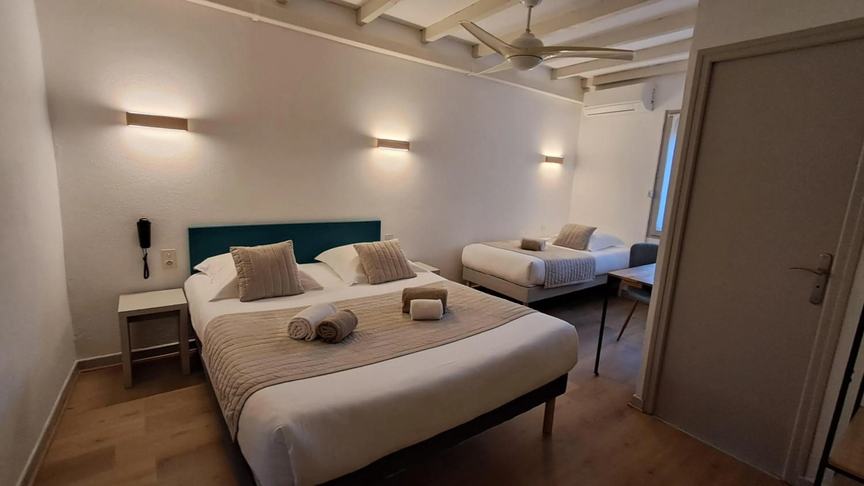 Bed in Hôtel L'Herbier d'Orange