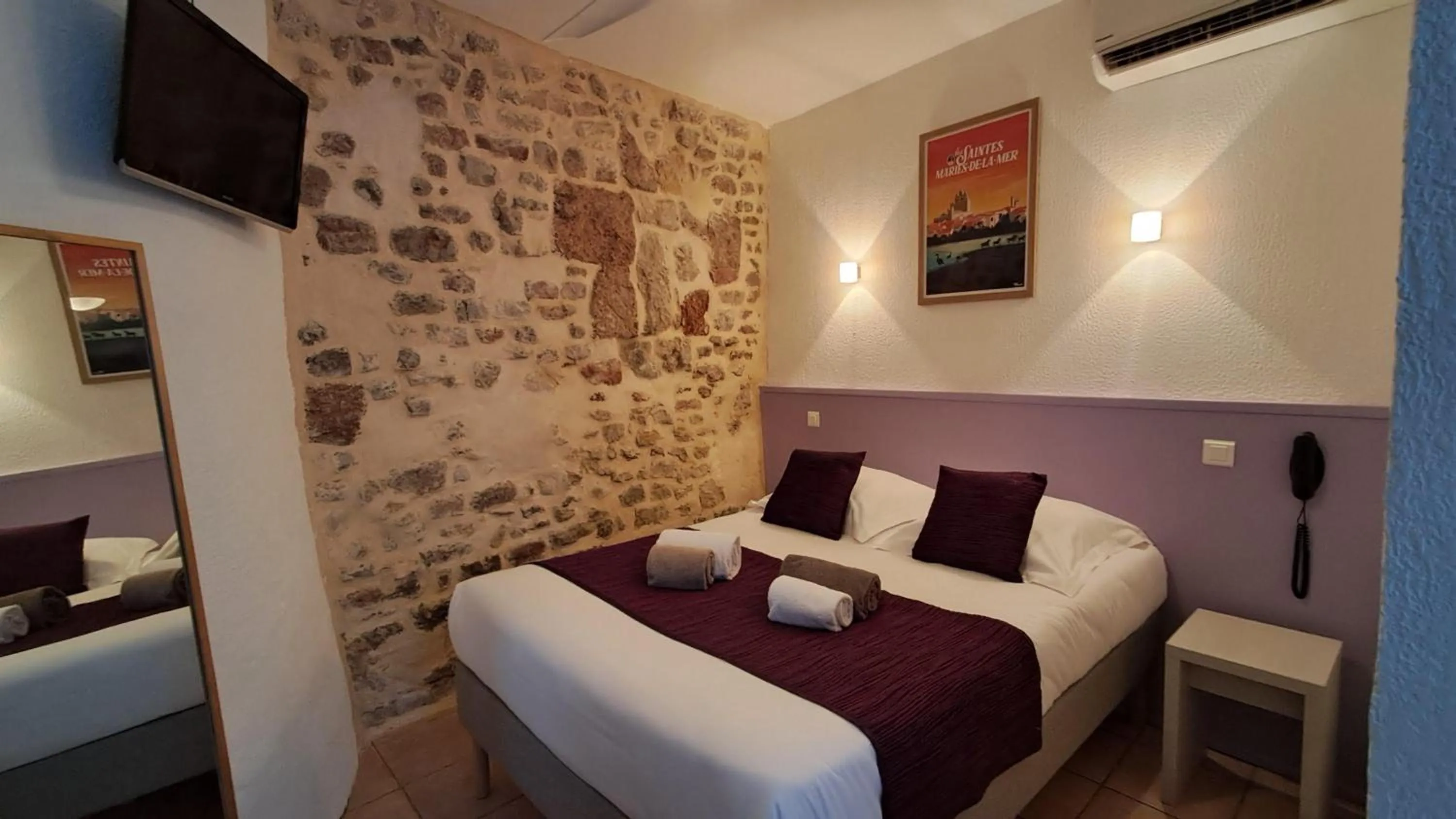 Bed in Hôtel L'Herbier d'Orange