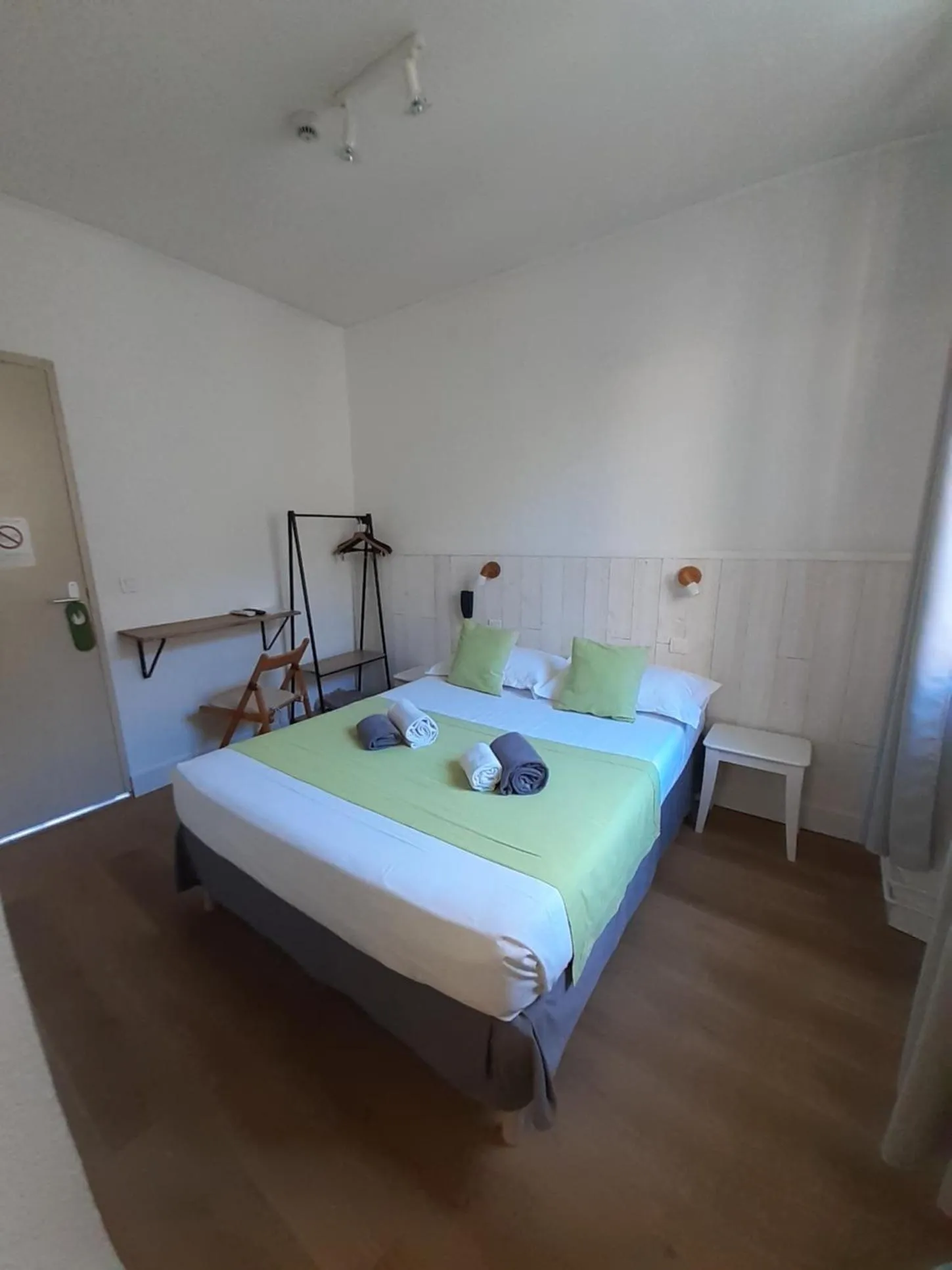 Bed in Hôtel L'Herbier d'Orange