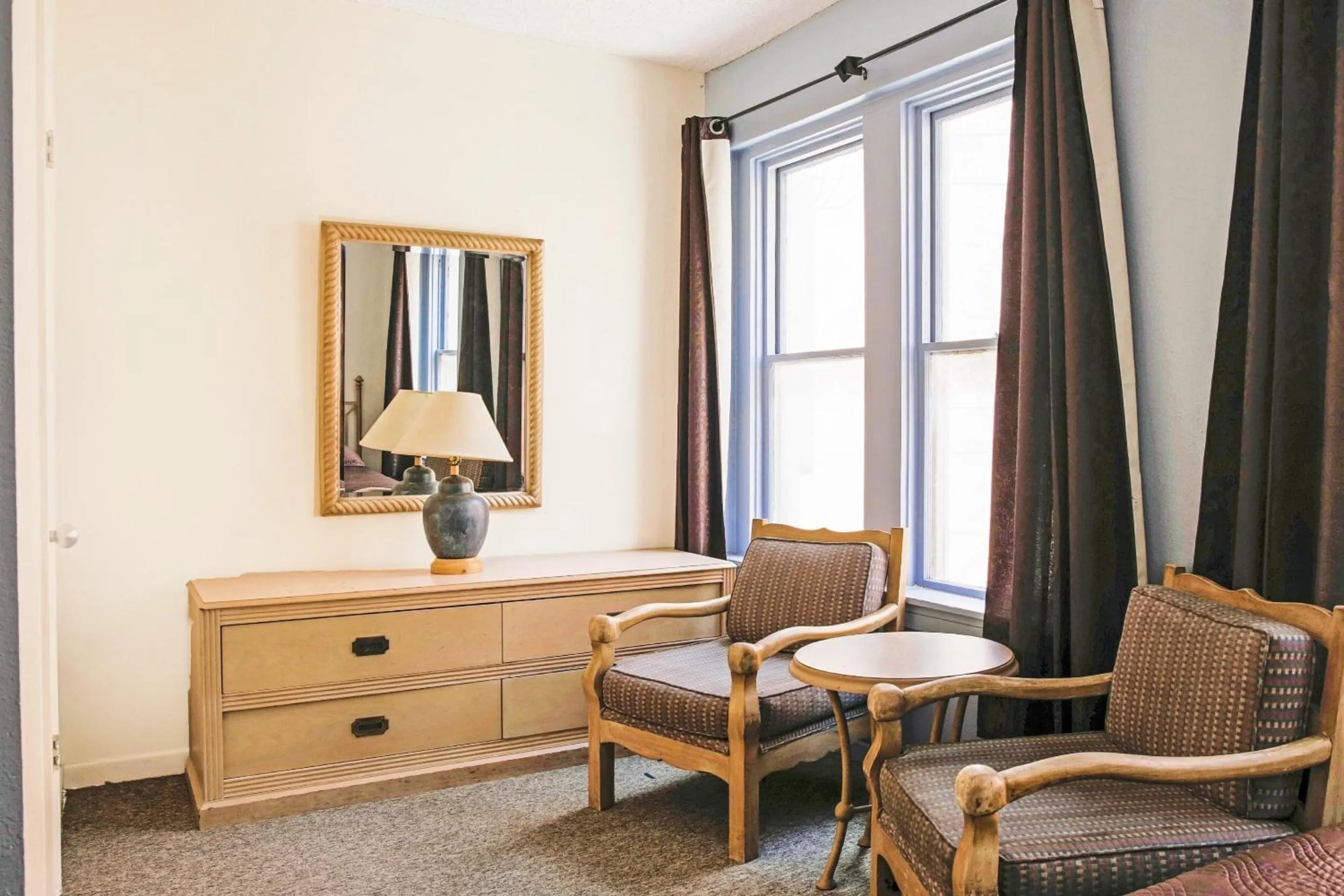 Bedroom in OYO Historic Cameron Hotel Brownsville I-69E