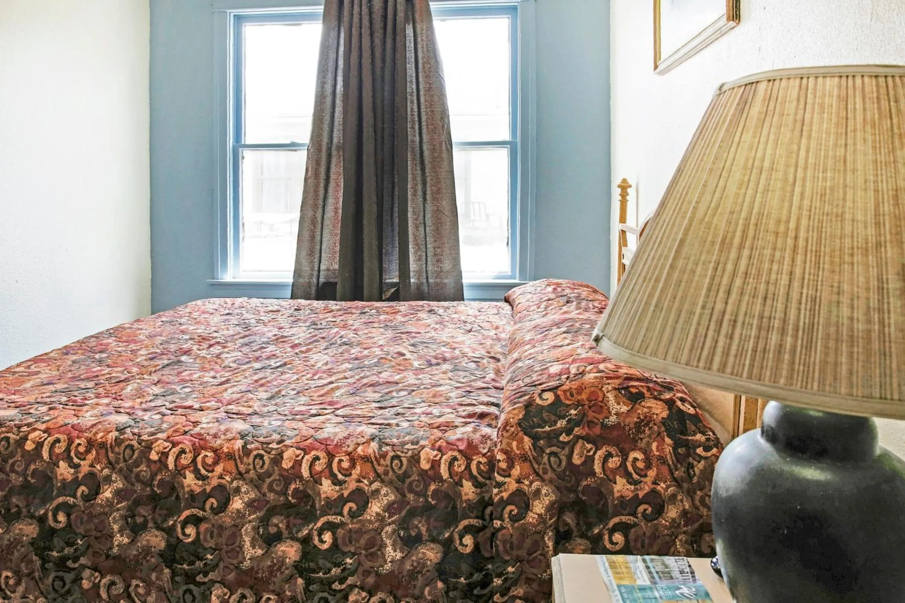 Bedroom, Bed in OYO Historic Cameron Hotel Brownsville I-69E