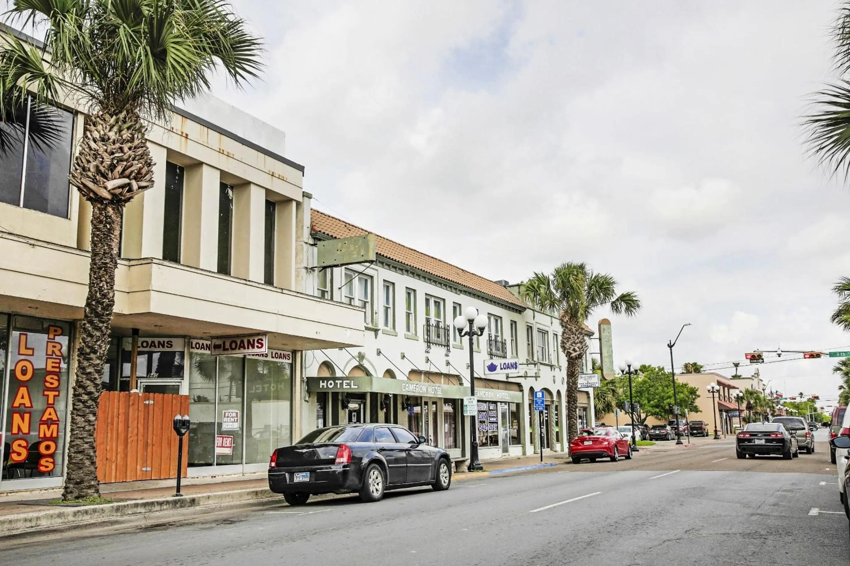 Facade/entrance in OYO Historic Cameron Hotel Brownsville I-69E