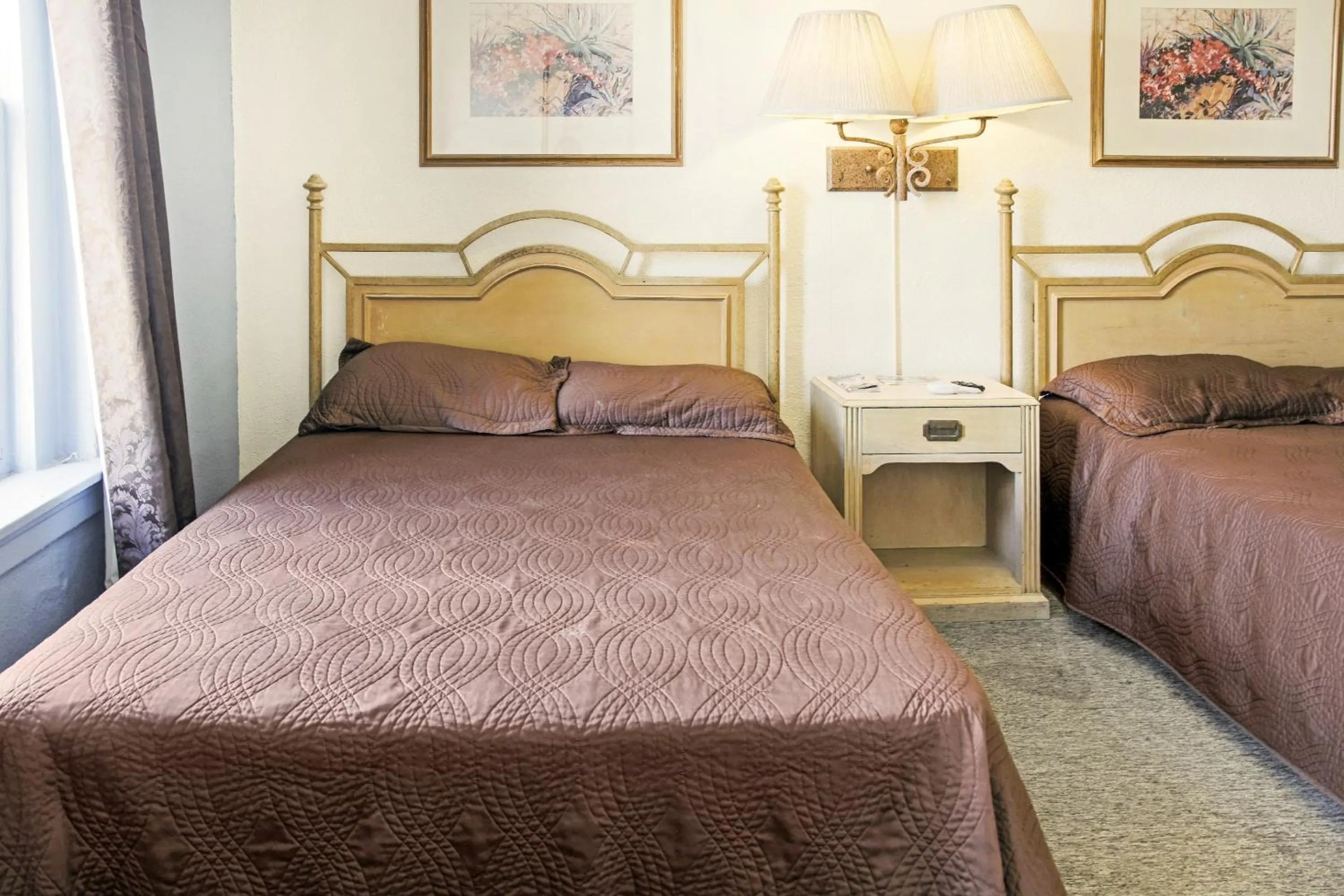 Bedroom, Bed in OYO Historic Cameron Hotel Brownsville I-69E