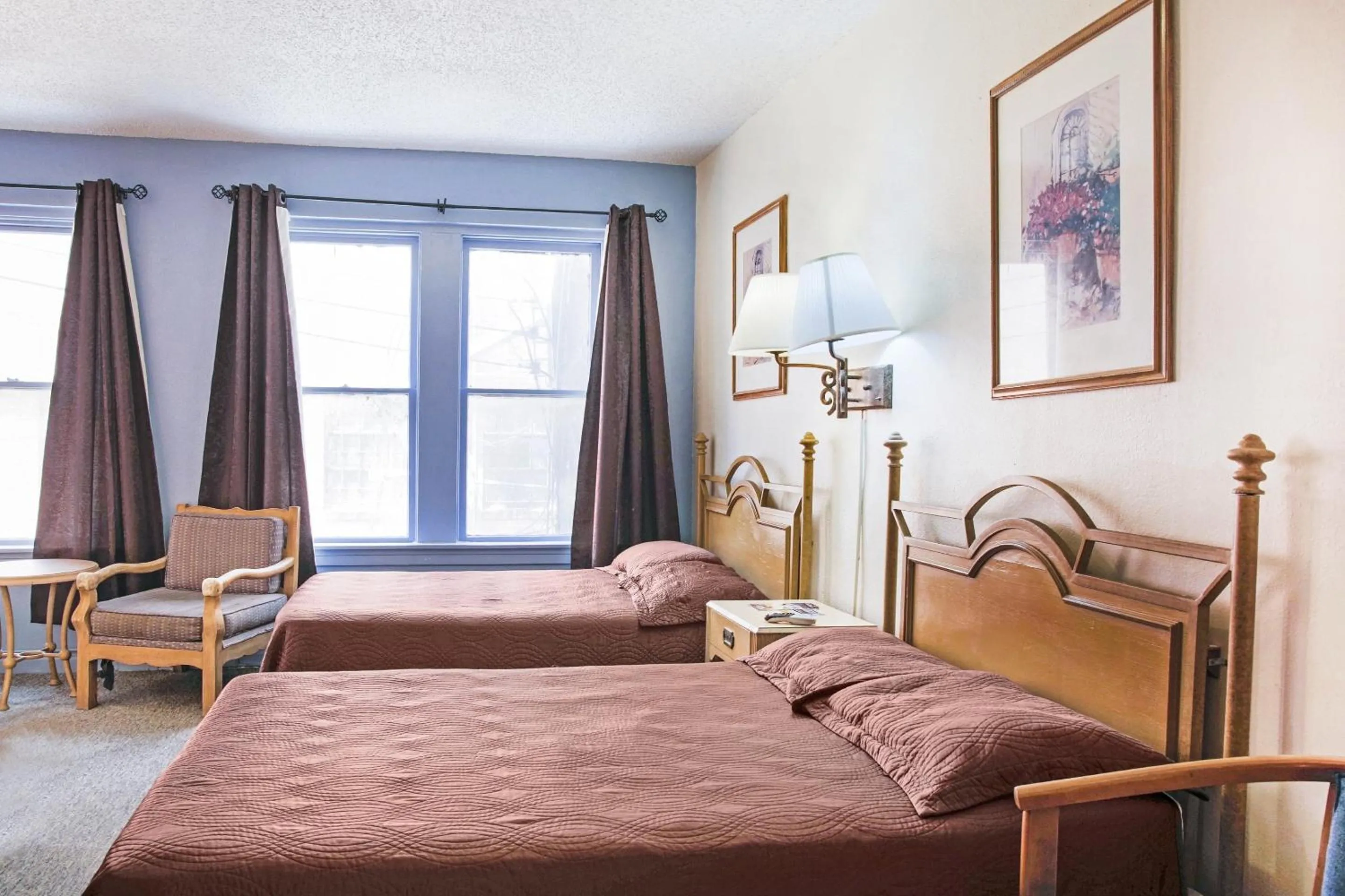 Bedroom, Bed in OYO Historic Cameron Hotel Brownsville I-69E