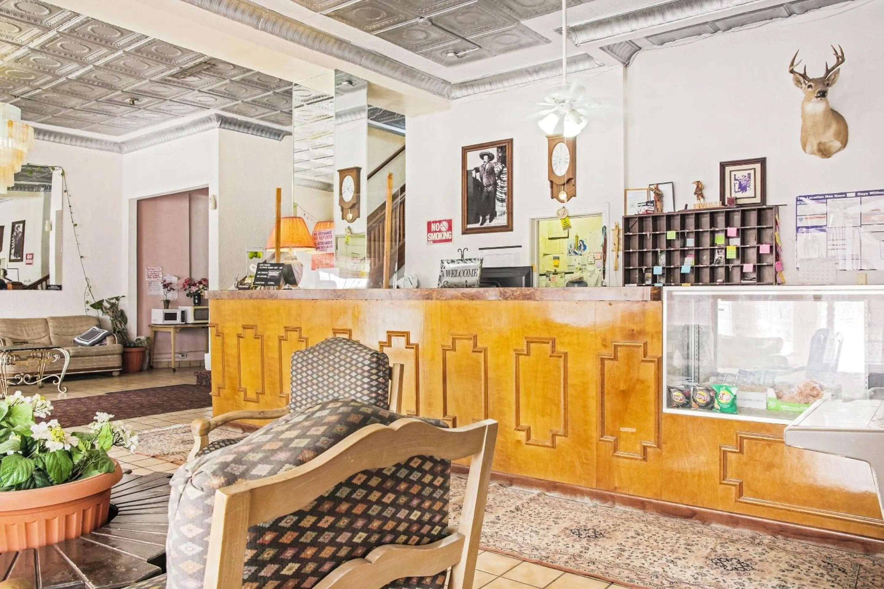 Lobby or reception in OYO Historic Cameron Hotel Brownsville I-69E
