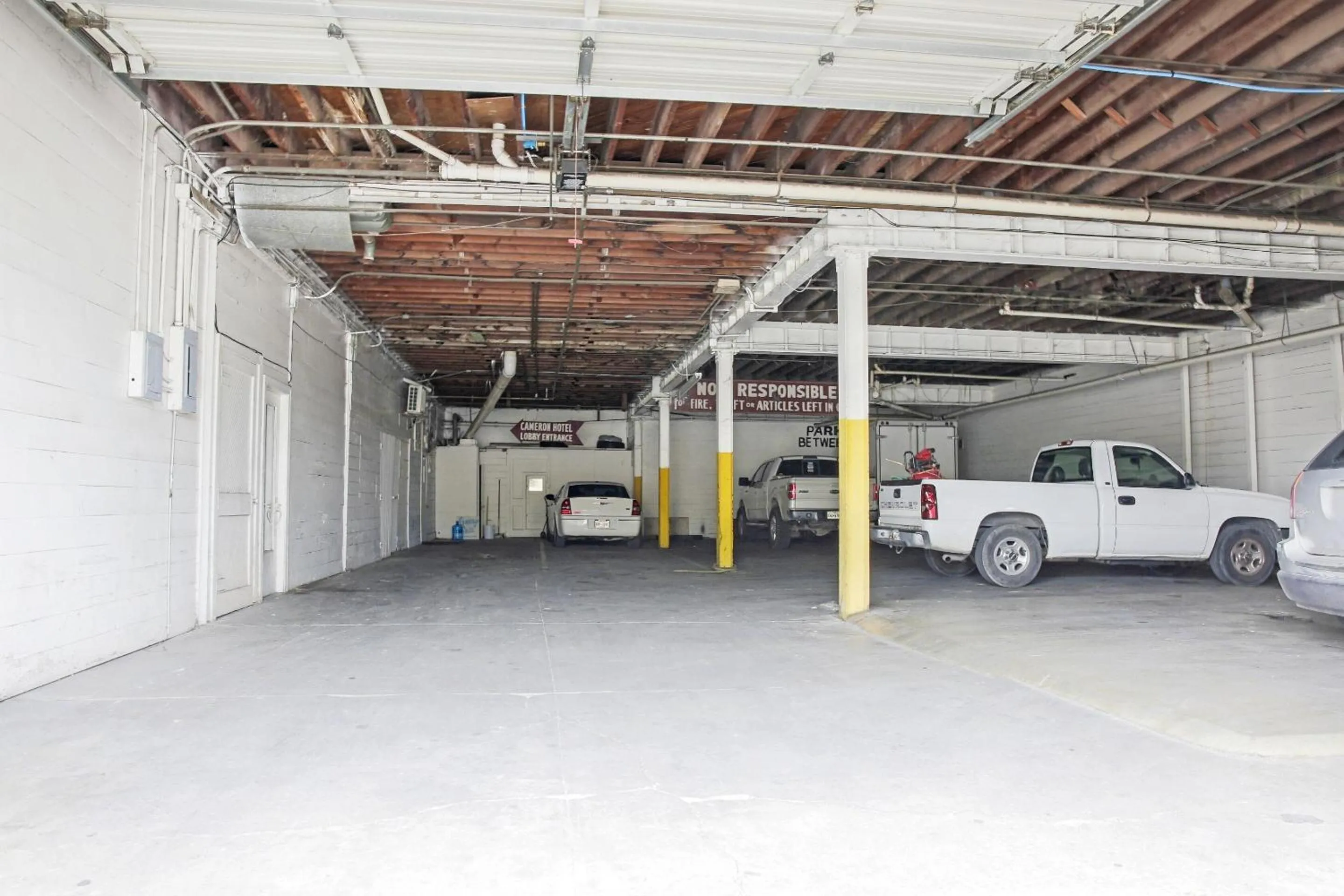 Facade/entrance in OYO Historic Cameron Hotel Brownsville I-69E