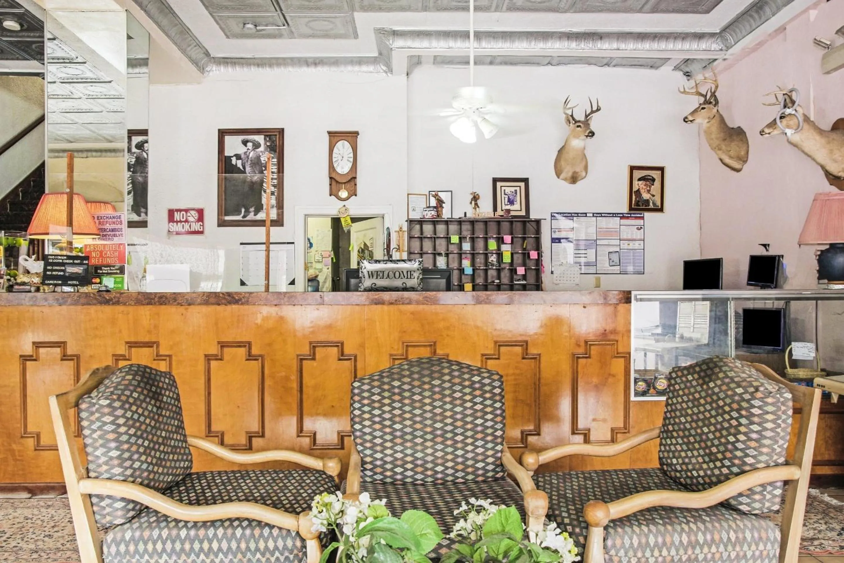 Lobby or reception in OYO Historic Cameron Hotel Brownsville I-69E