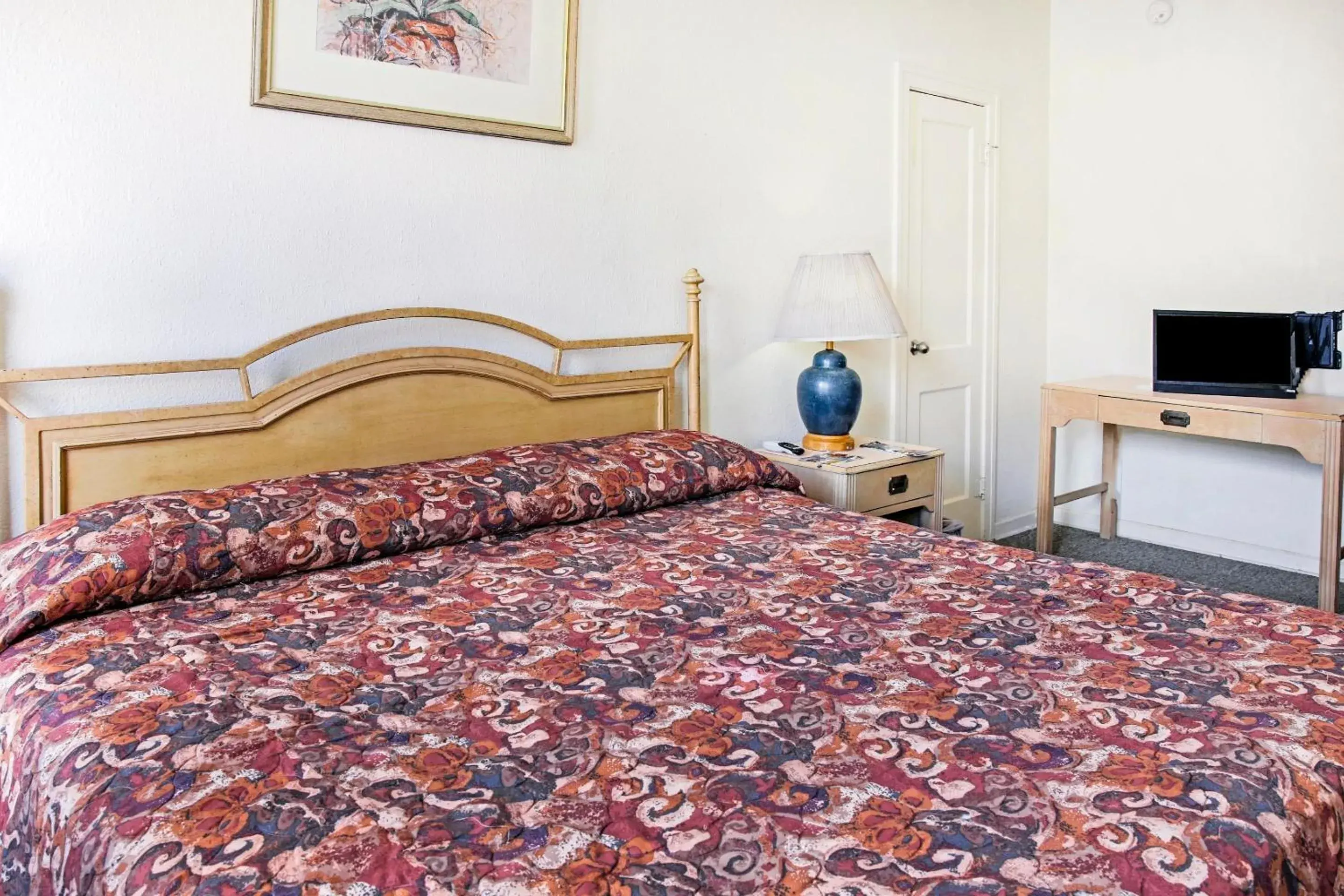 King Bed with Shared Bathroom in OYO Historic Cameron Hotel Brownsville I-69E King Bed with Shared Bathroom in OYO Historic Cameron Hotel Brownsville I-69E