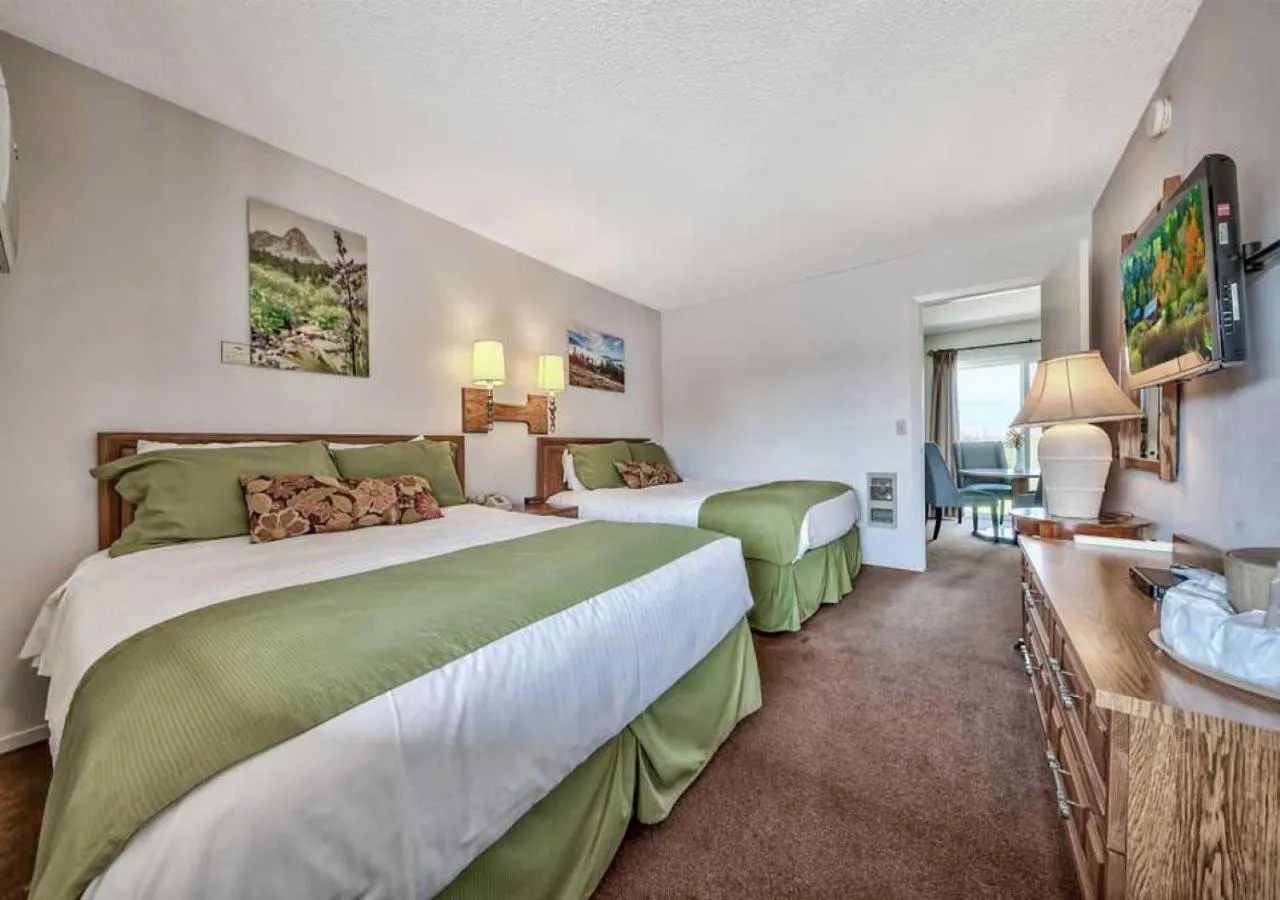 Bed in Walker River Lodge