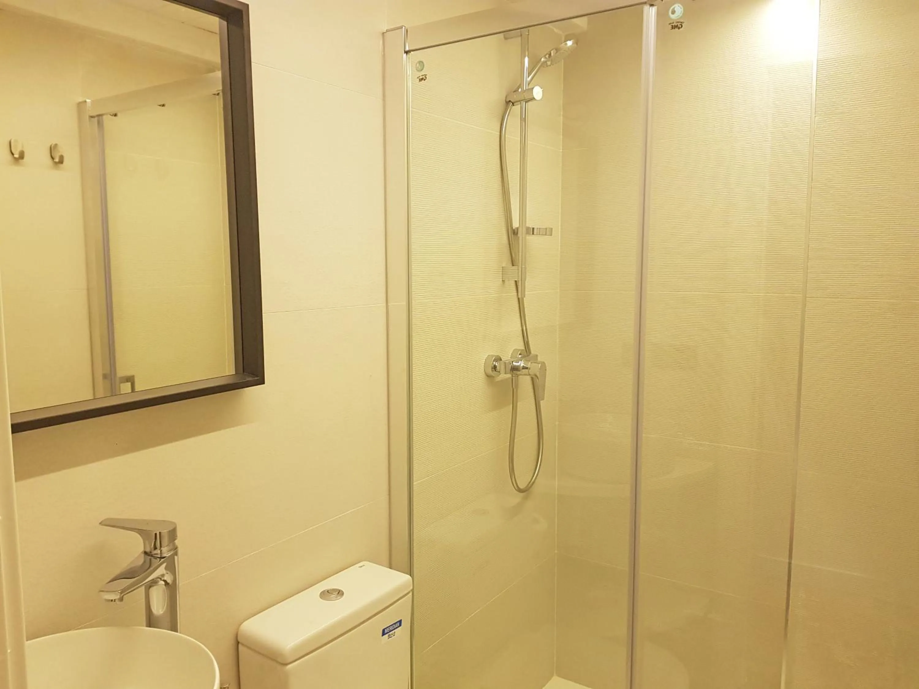 Shower in Apartamentos Granada Deluxe 3000