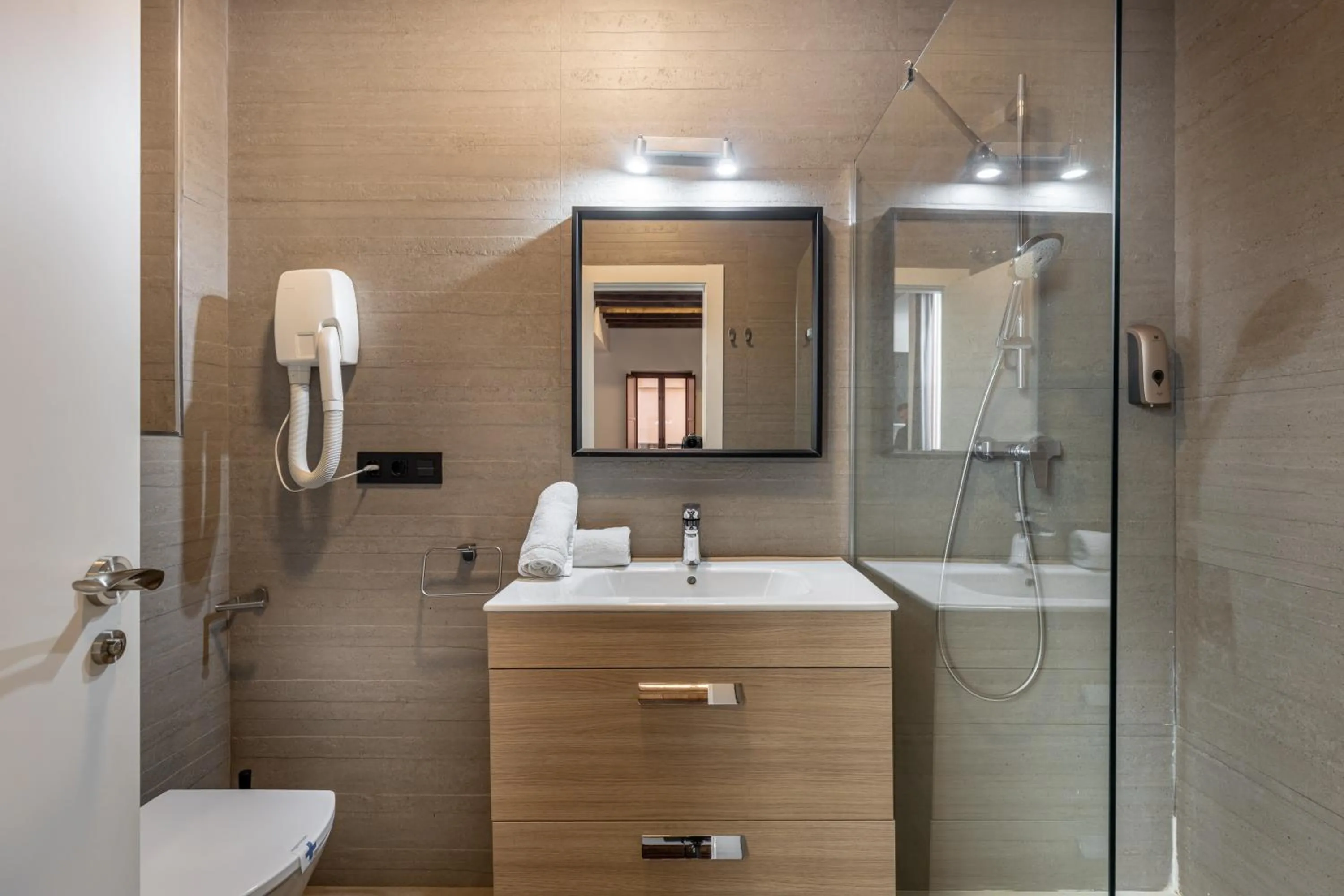 Bathroom in Apartamentos Granada Deluxe 3000