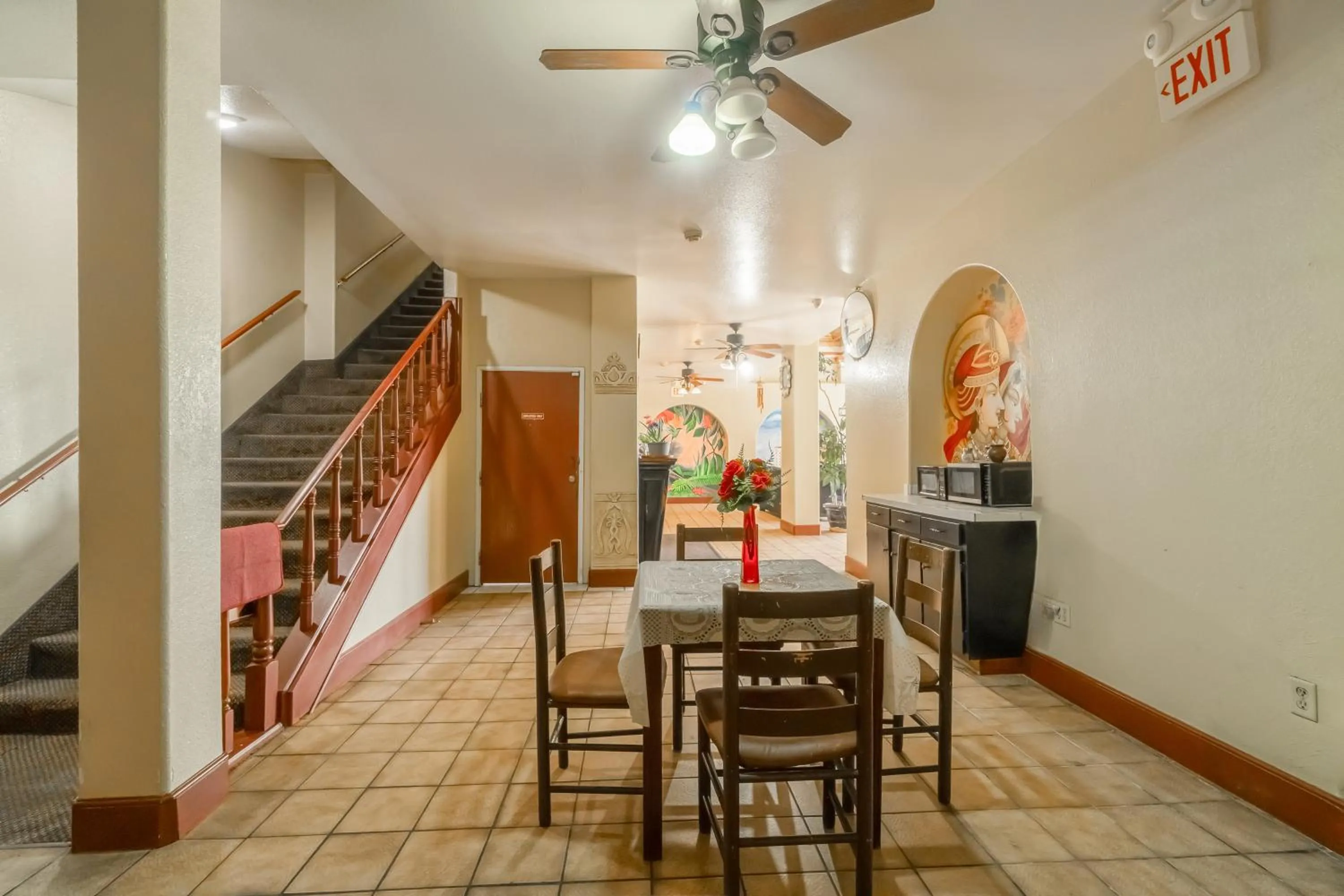 Dining area in Hotel O Colonial Inn Brownsville Tx