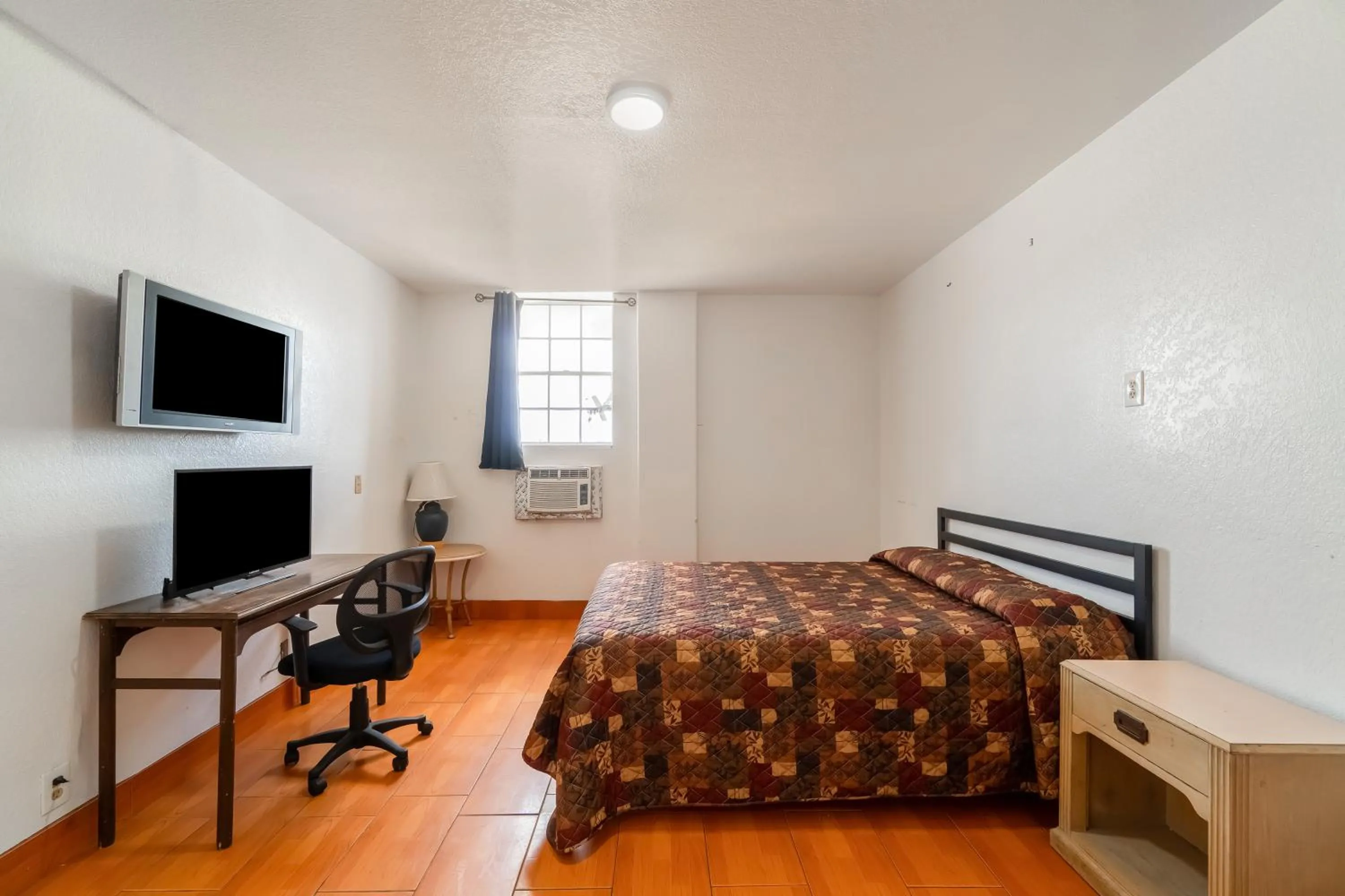 Bedroom, Bed in Hotel O Colonial Inn Brownsville Tx