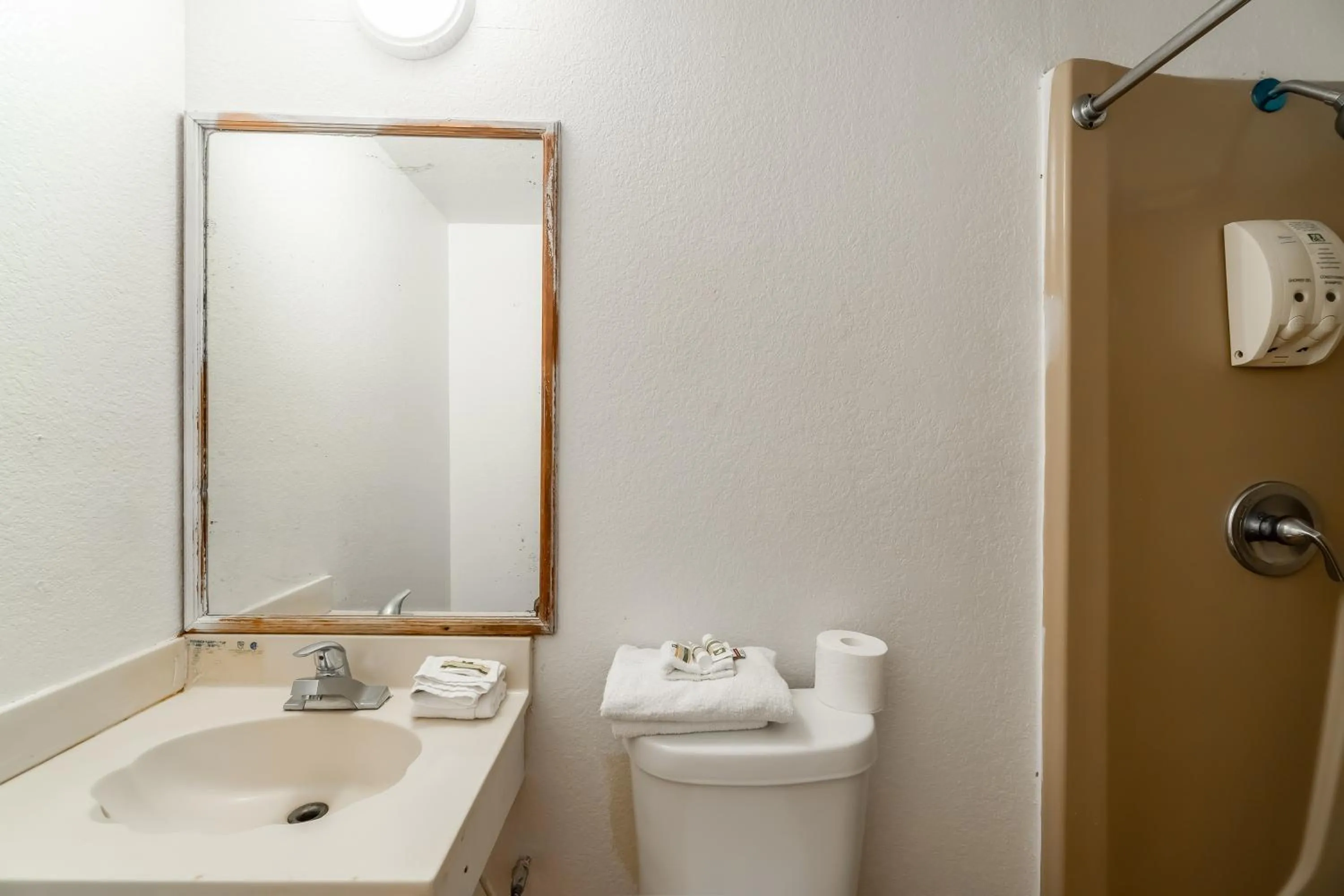 Bathroom in Hotel O Colonial Inn Brownsville Tx