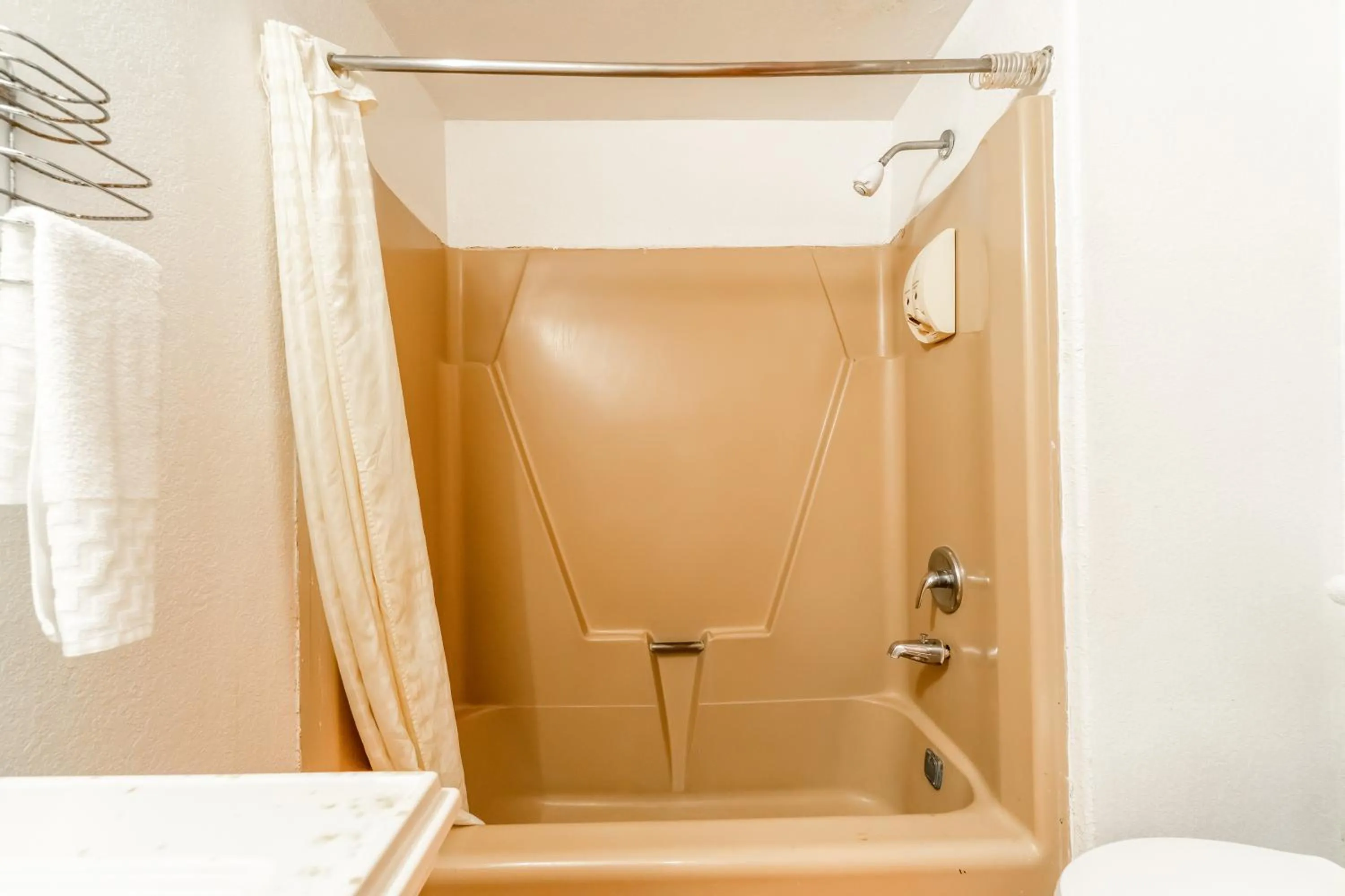 Bathroom in Hotel O Colonial Inn Brownsville Tx