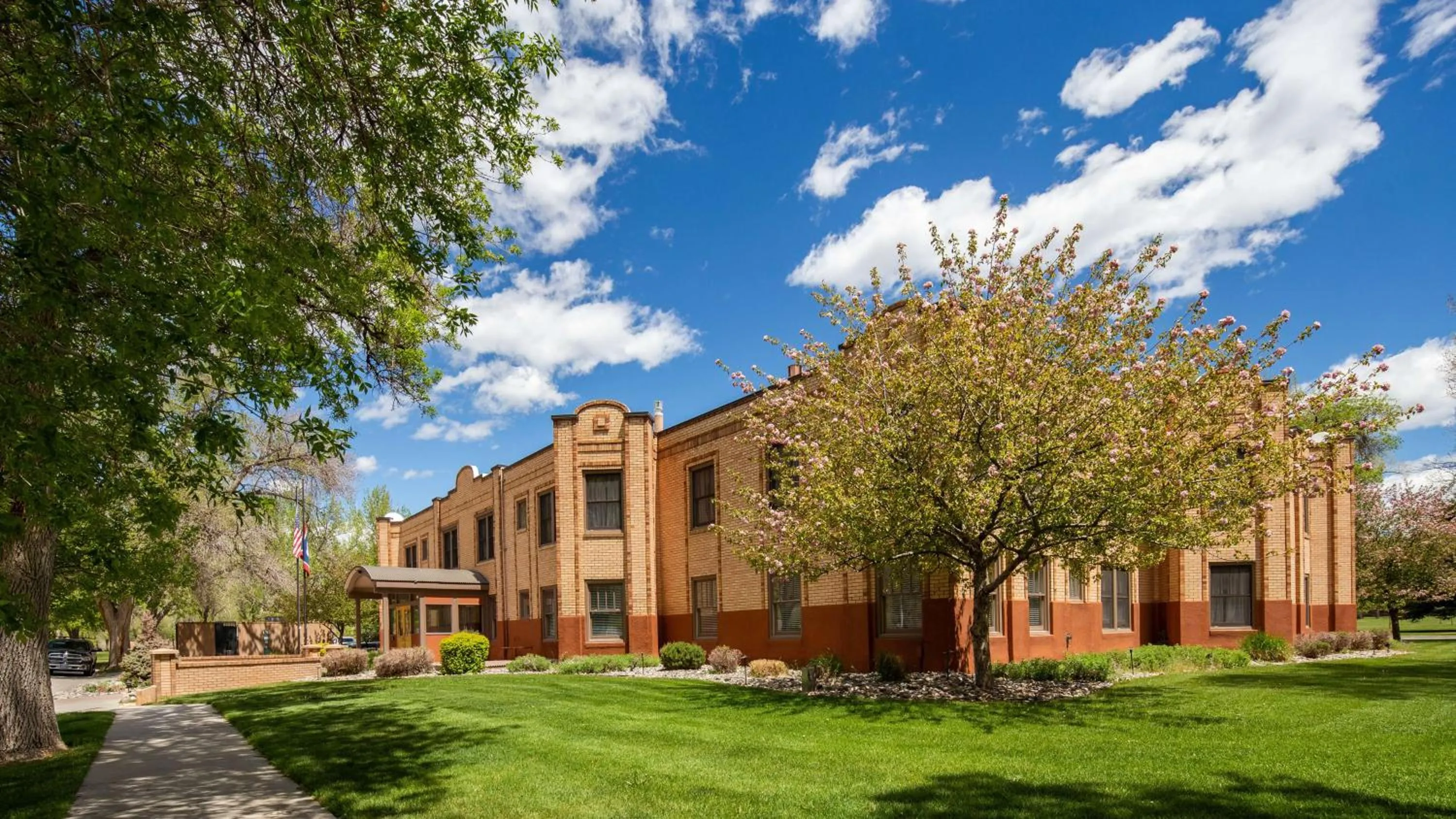 Property building in Best Western Plus Plaza Hotel