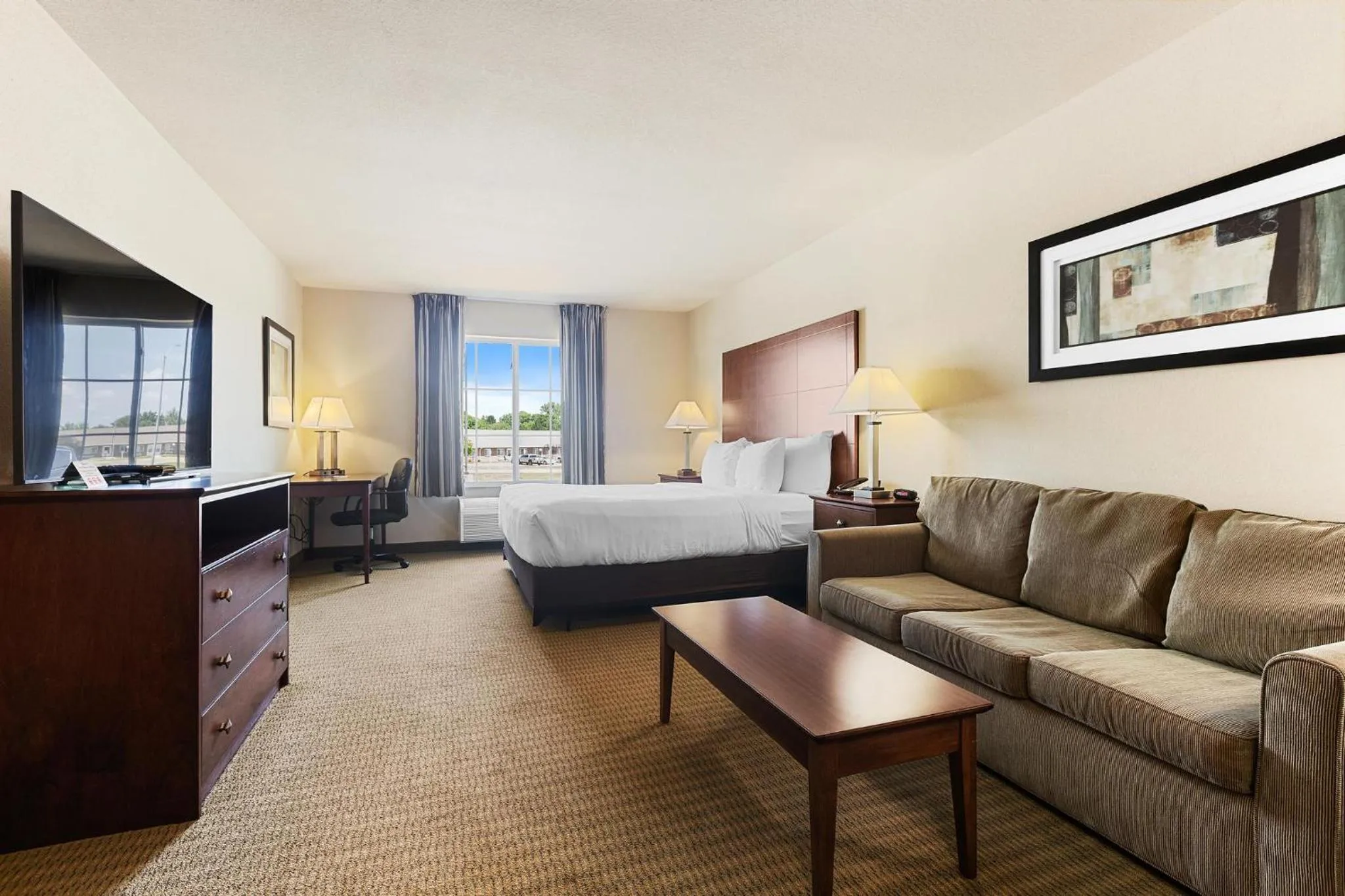 Bed in Cobblestone Hotel & Suites - Knoxville