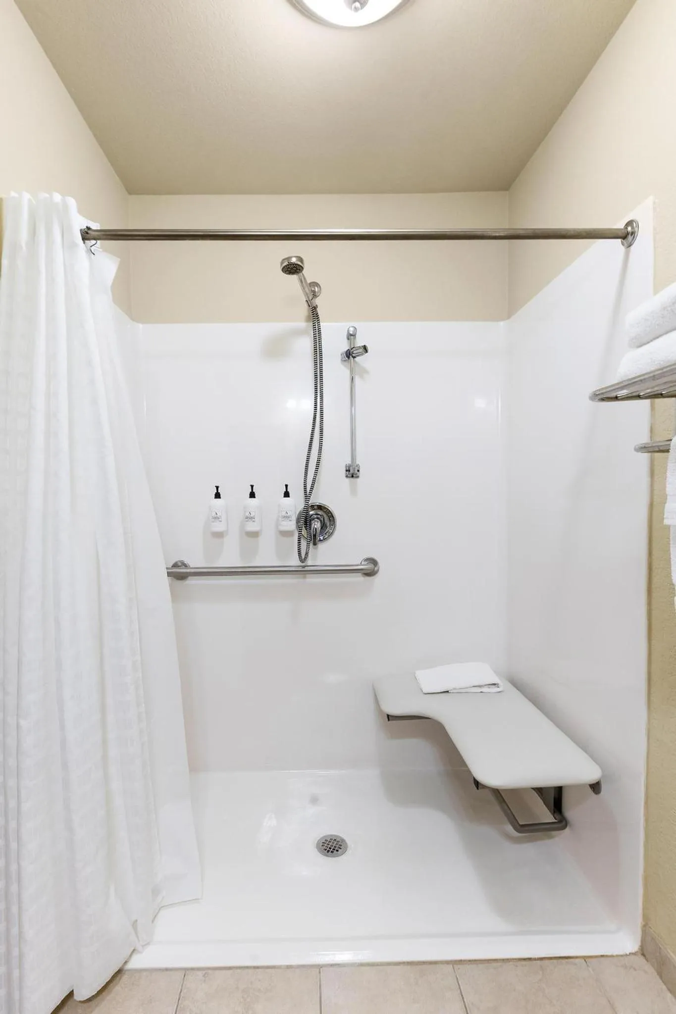 Shower in Cobblestone Hotel & Suites - Knoxville