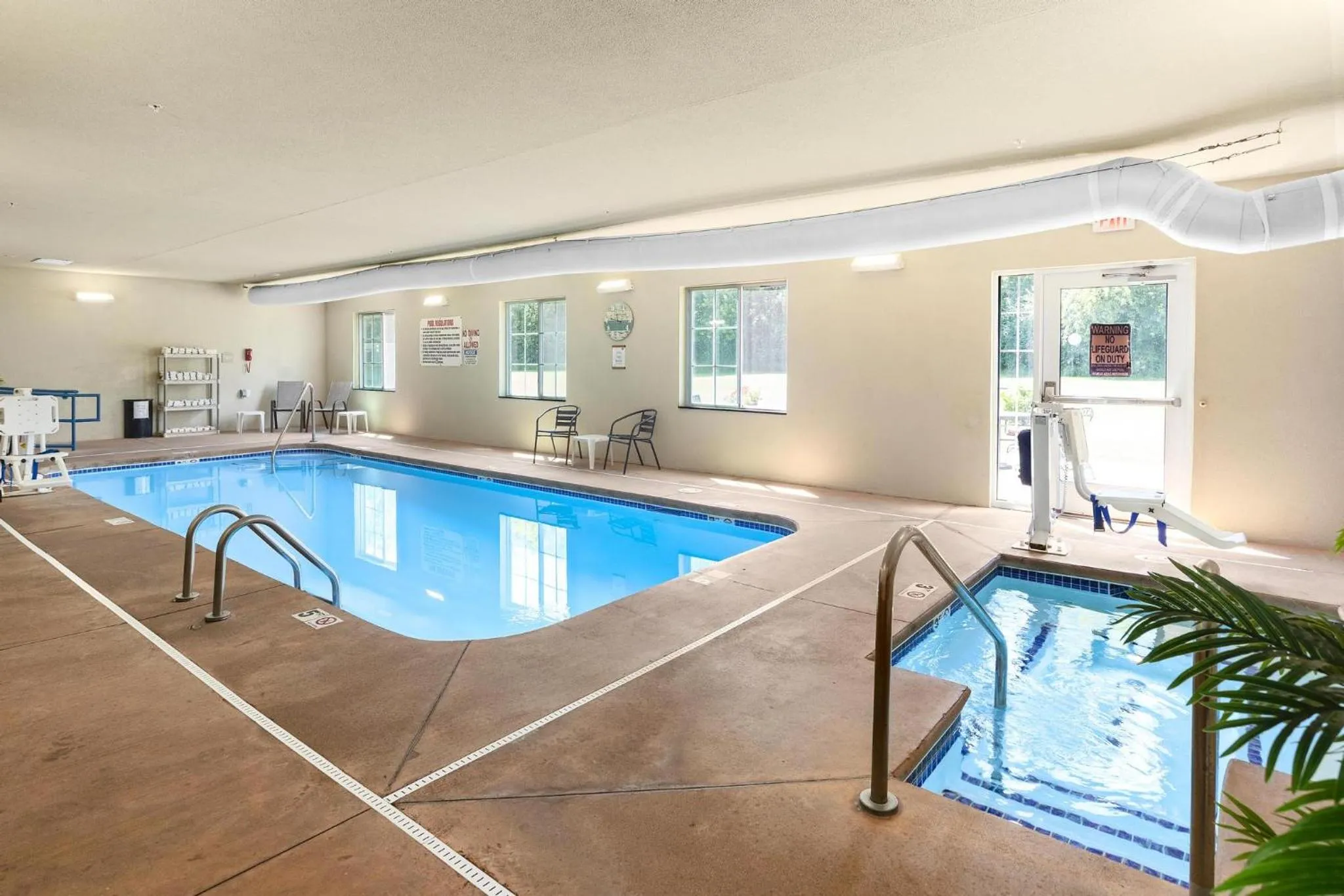 Hot Tub in Cobblestone Hotel & Suites - Knoxville