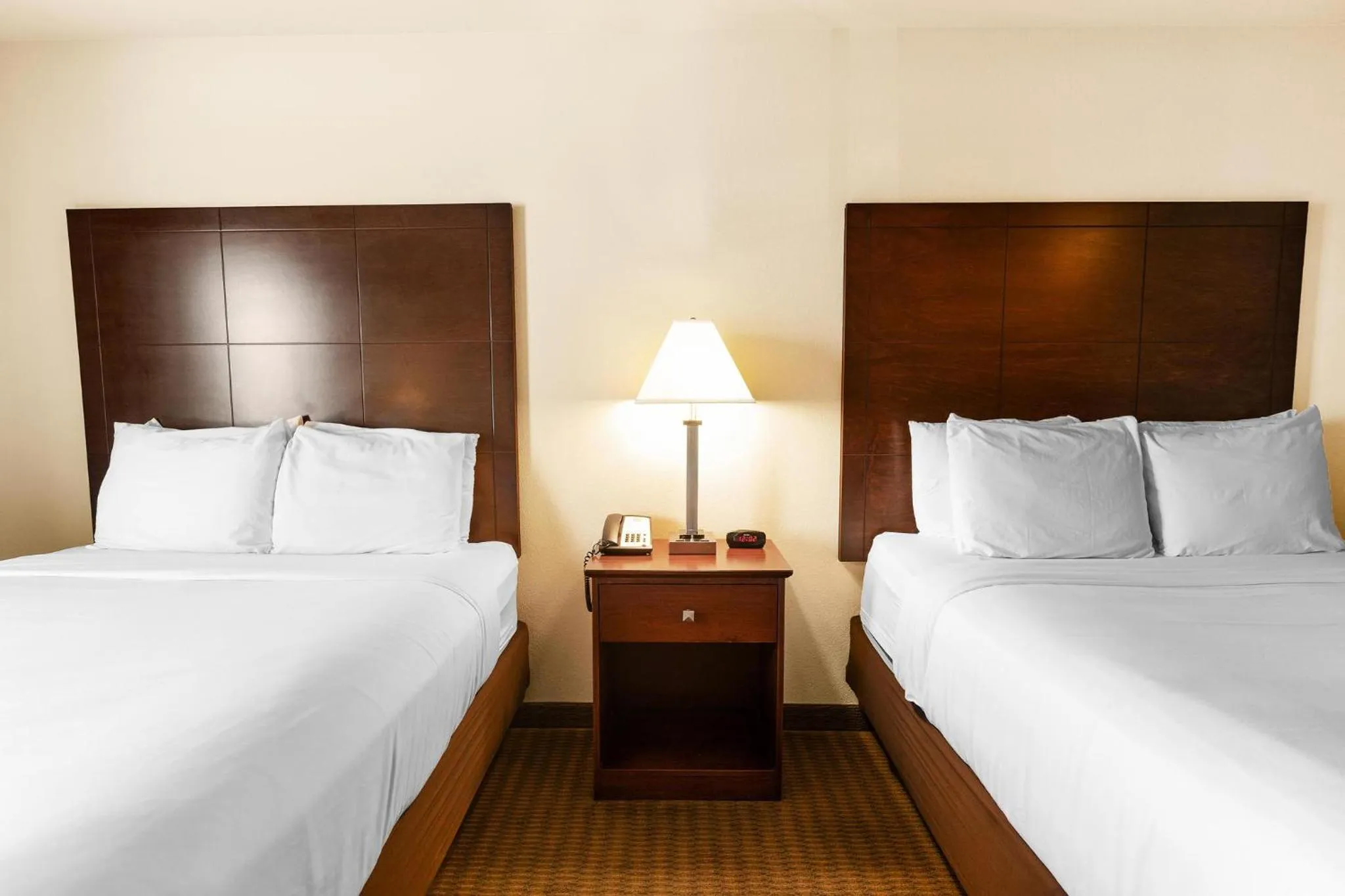 Bed in Cobblestone Hotel & Suites - Knoxville